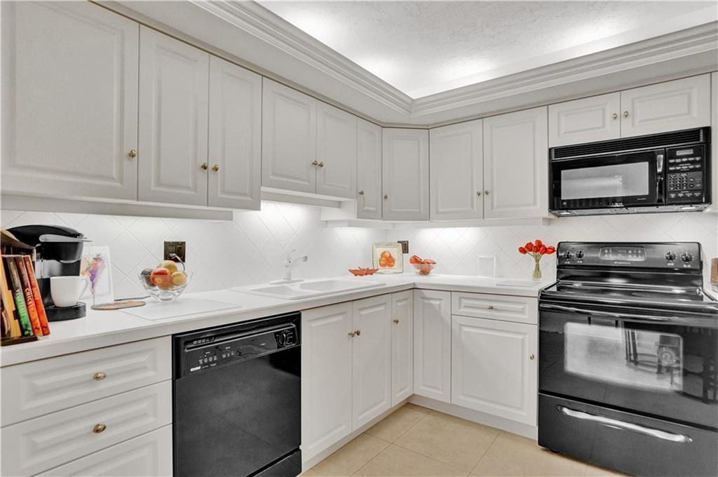 5100 N Ocean Boulevard 405, Lauderdale-By-The-Sea, FL 33308, Lauderdale-By-The-Sea - Photo 2