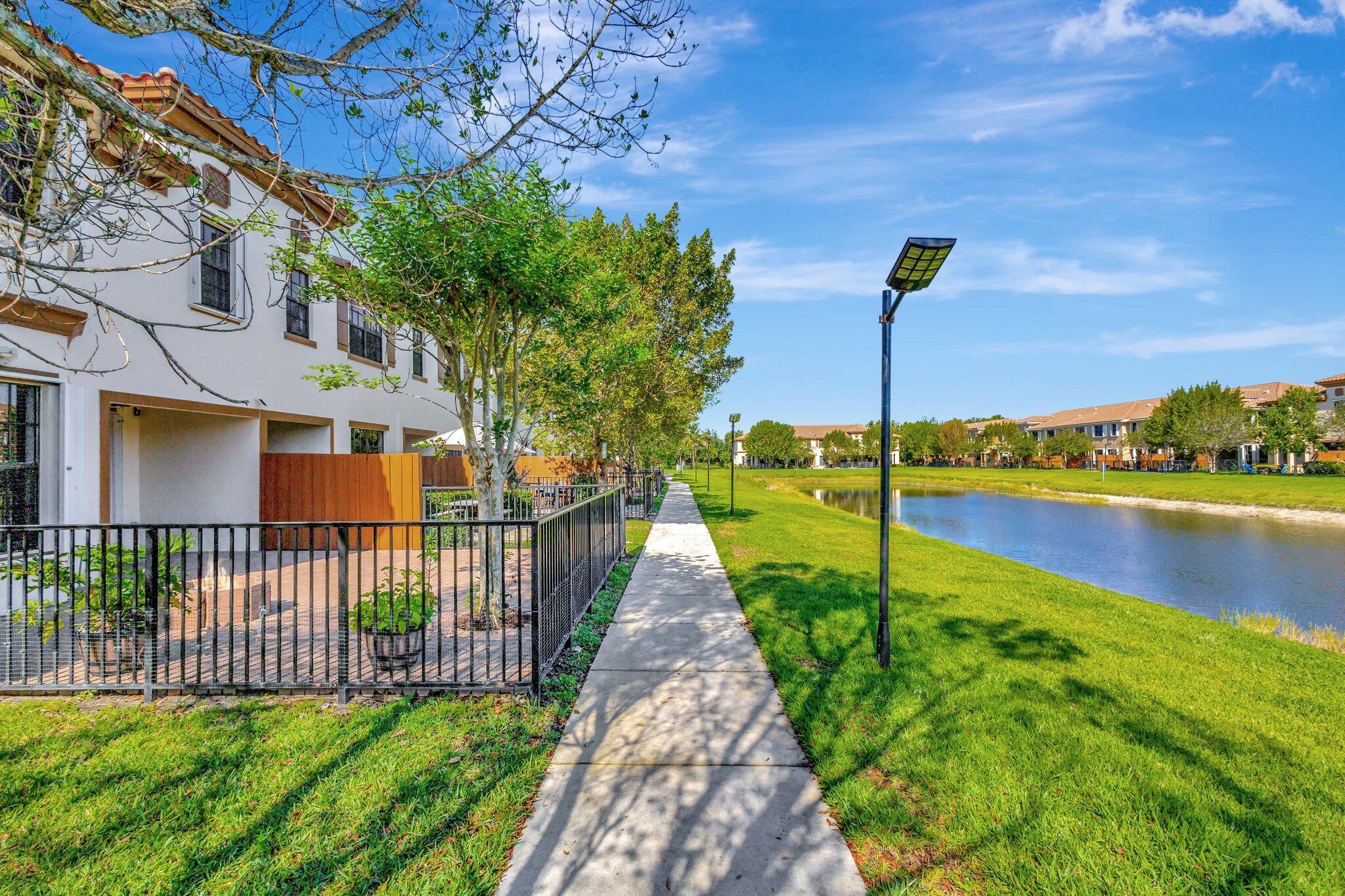 10139 Wellington Parc Drive, Wellington, FL 33449, Wellington - Photo 2