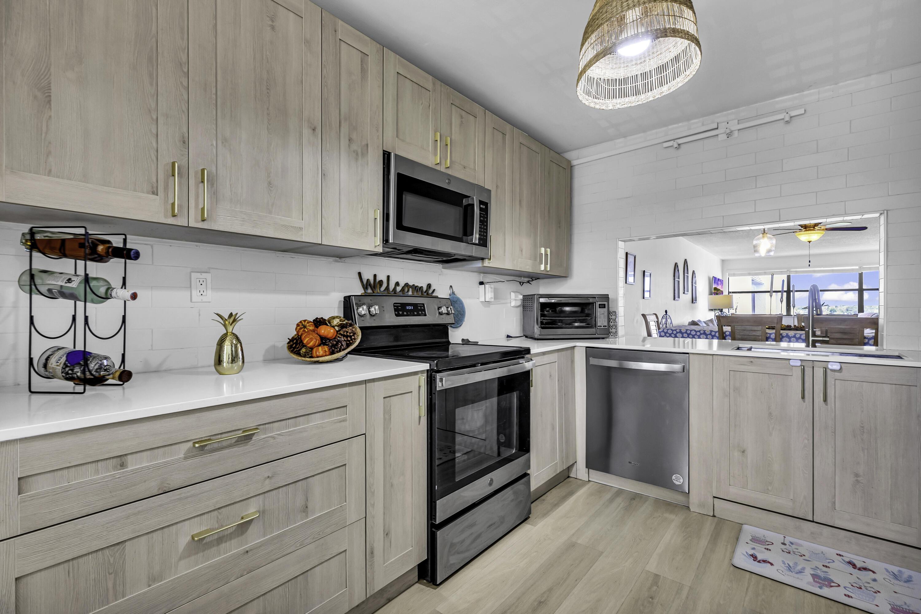 2705 NW 104th Avenue 406, Sunrise, FL 33322, Sunrise - Photo 4