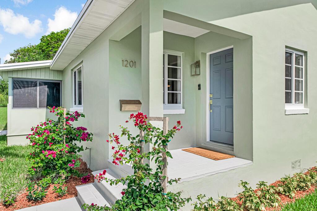 1201 N Palmway, Lake Worth Beach, FL 33460, Lake Worth Beach