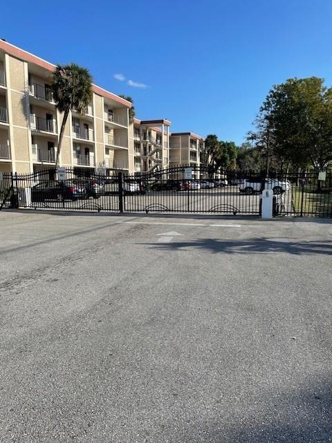 2649 NW 48th Terrace 433, Lauderdale Lakes, FL 33313, Lauderdale Lakes - Photo 3