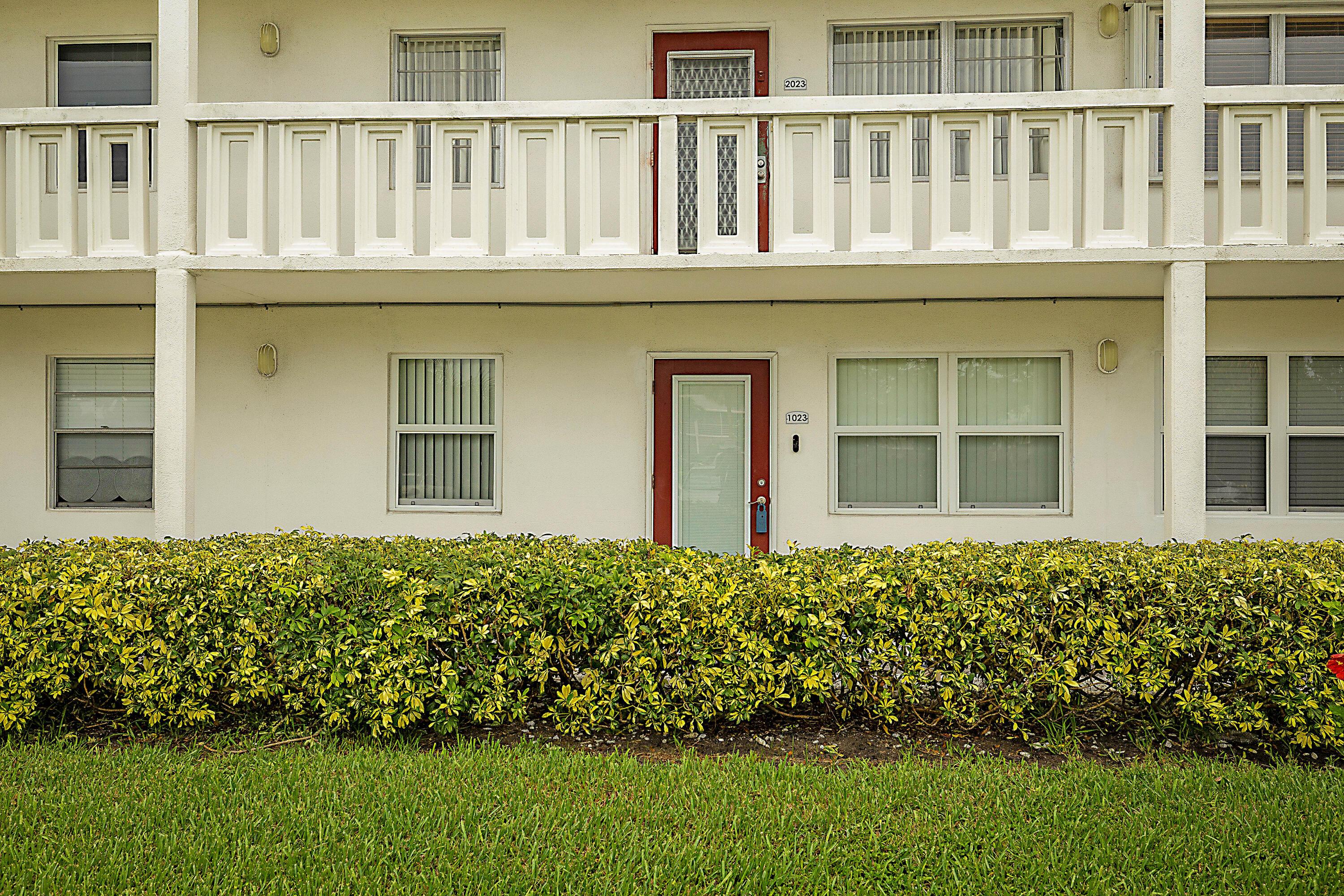 1023 Ellesmere B, Deerfield Beach, FL 33442, Deerfield Beach - Photo 2
