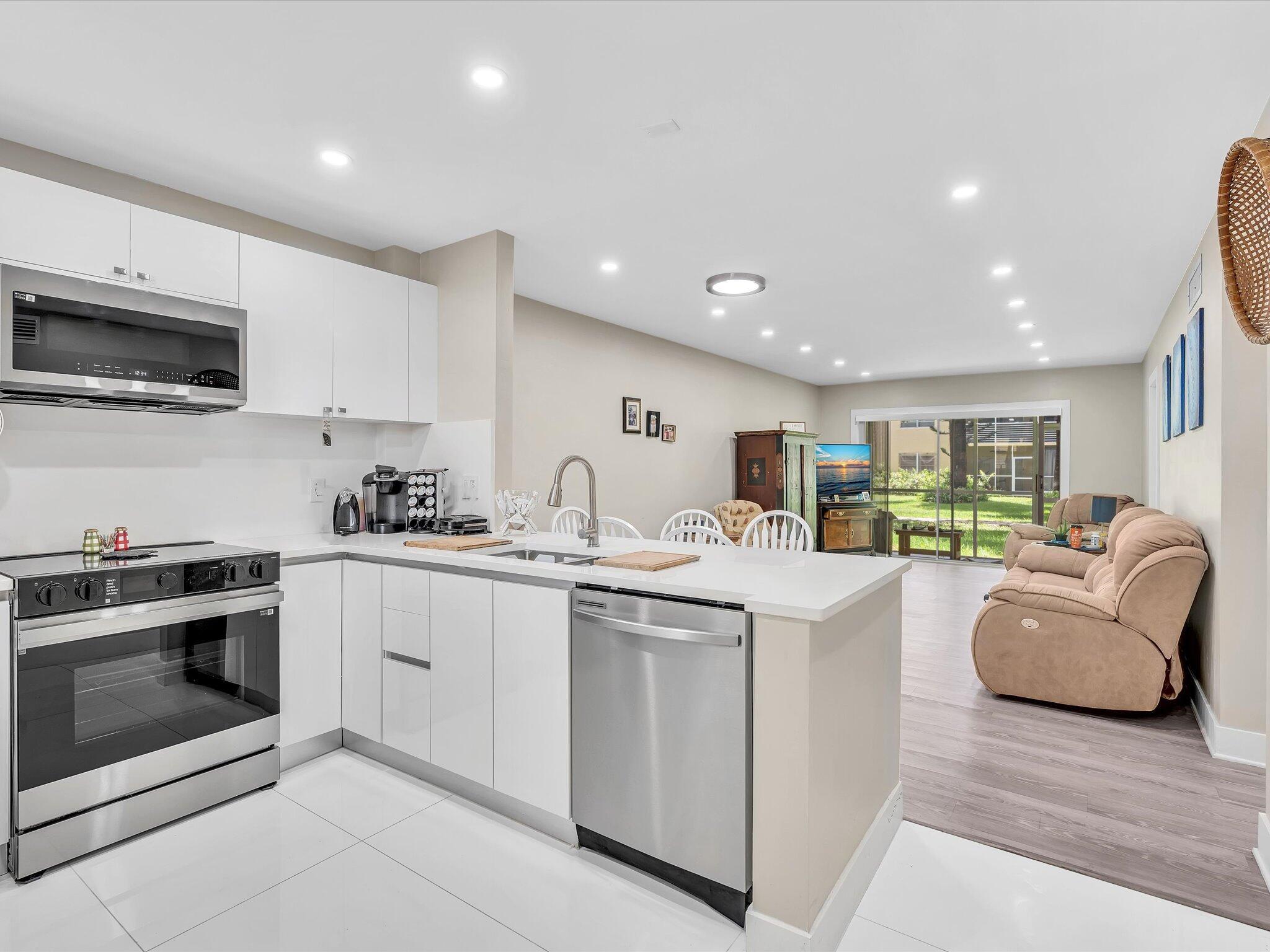 100 Ashbury Road 103, Hollywood, FL 33024, Hollywood - Photo 4