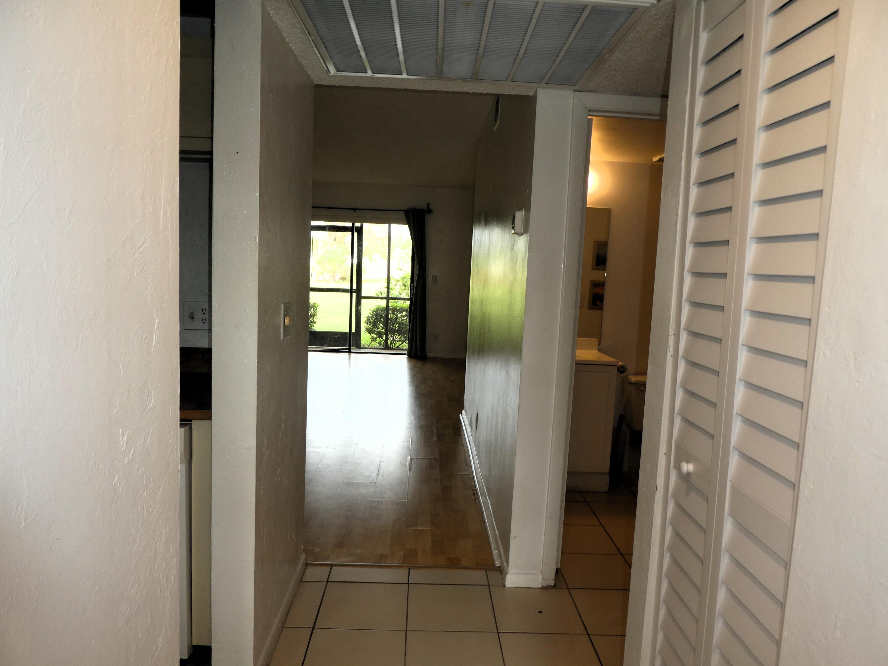 7149 Golf Colony Court 102, Lake Worth, FL 33467, Lake Worth - Photo 2