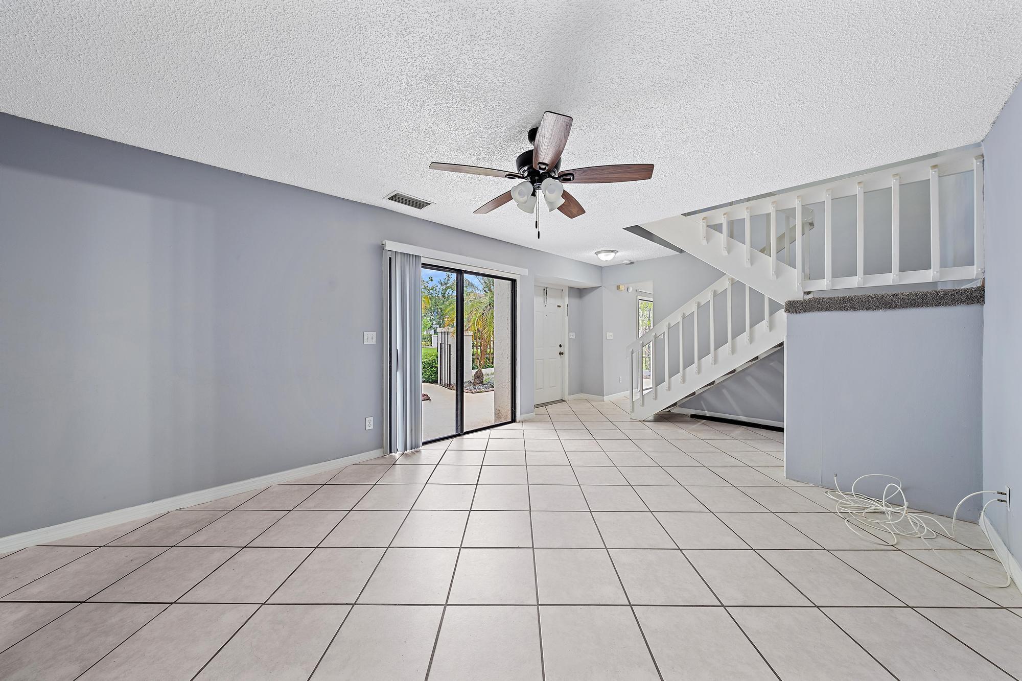 352 Prestwick Circle 1, Palm Beach Gardens, FL 33418, Palm Beach Gardens - Photo 3