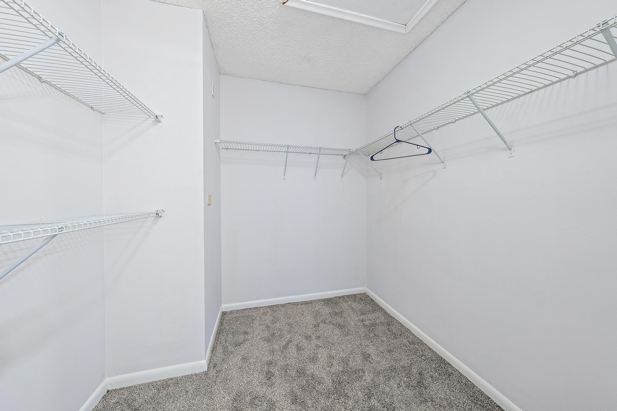 352 Prestwick Circle 1, Palm Beach Gardens, FL 33418, Palm Beach Gardens - Photo 5