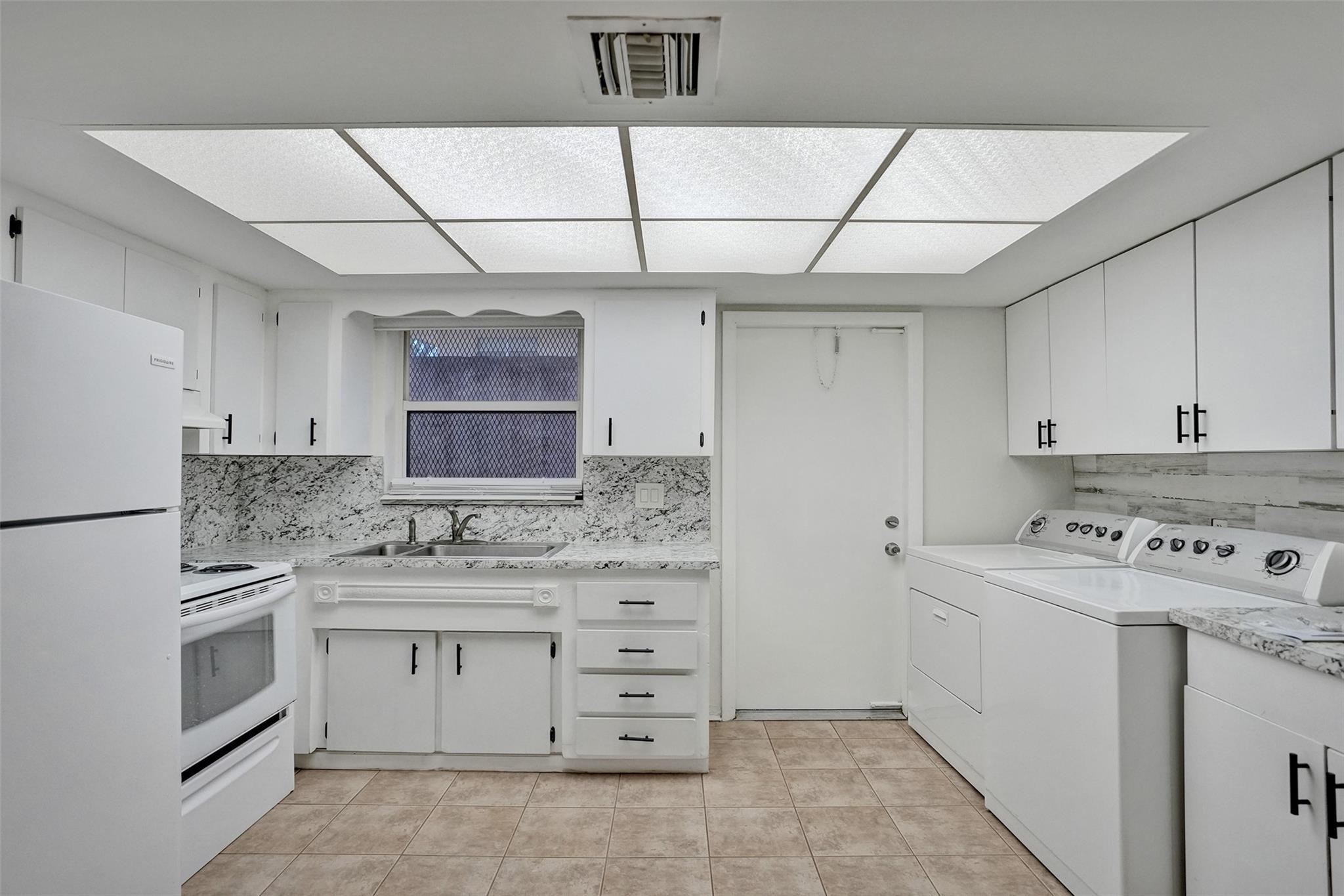 4240 NW 21st Avenue 2, Oakland Park, FL 33309, Oakland Park - Photo 4