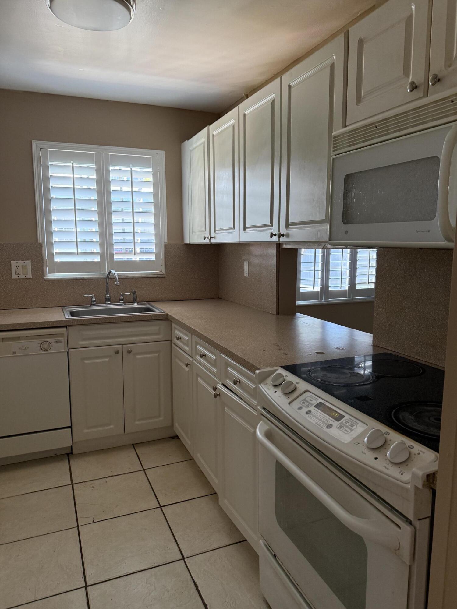 320 SE 10TH Avenue C, Pompano Beach, FL 33060, Pompano Beach - Photo 5