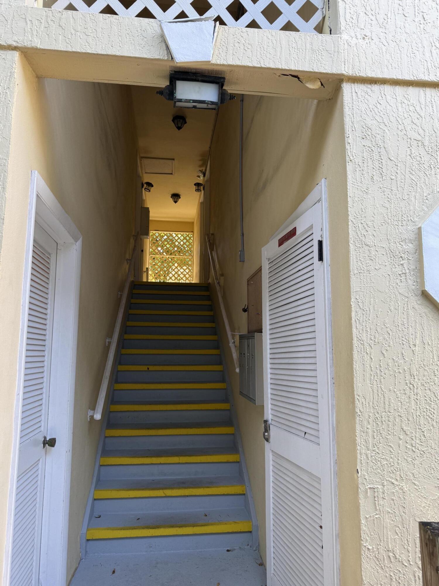 320 SE 10TH Avenue C, Pompano Beach, FL 33060, Pompano Beach - Photo 2