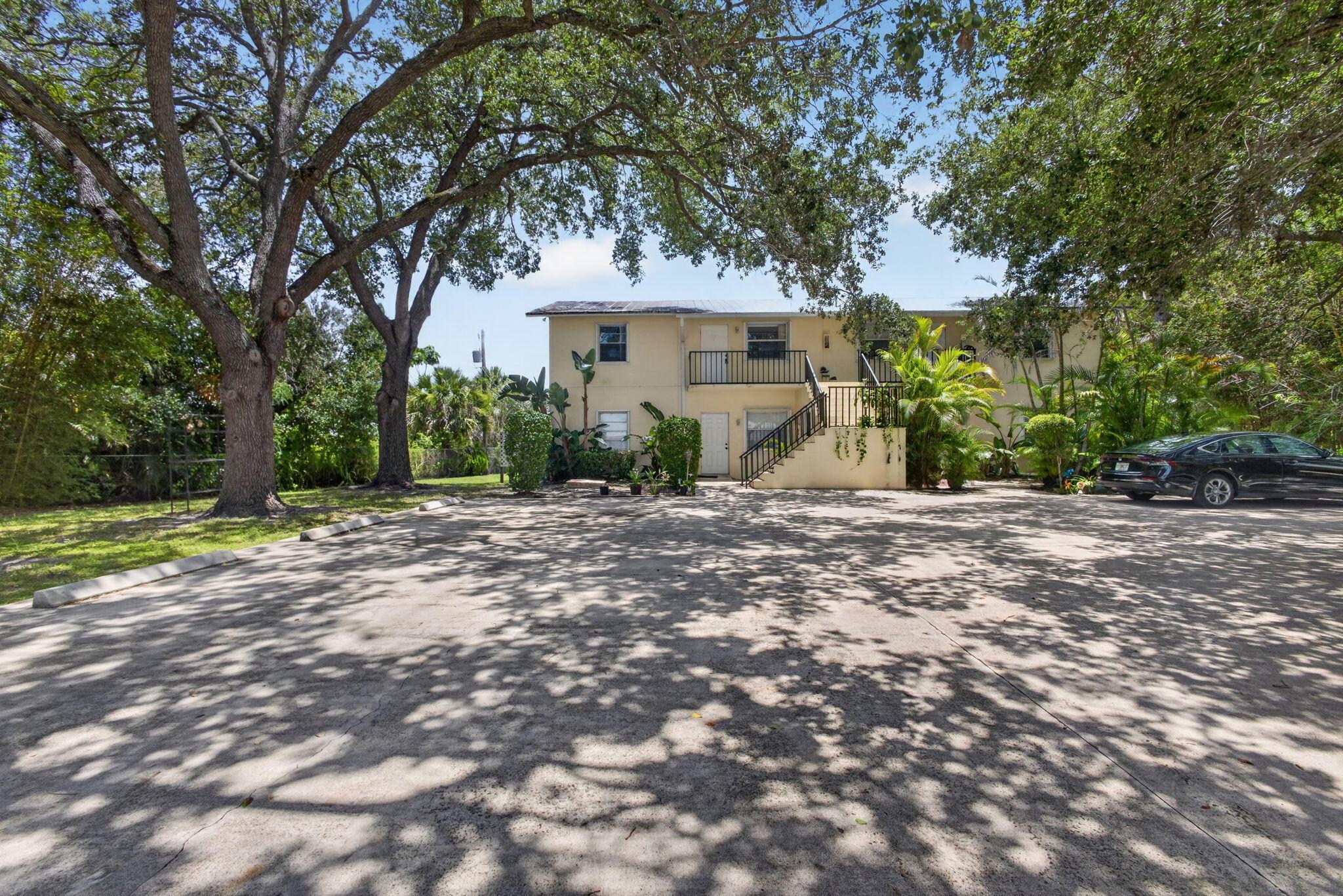 708 SW Gardens Boulevard, Palm City, FL 34990, Palm City - Photo 2