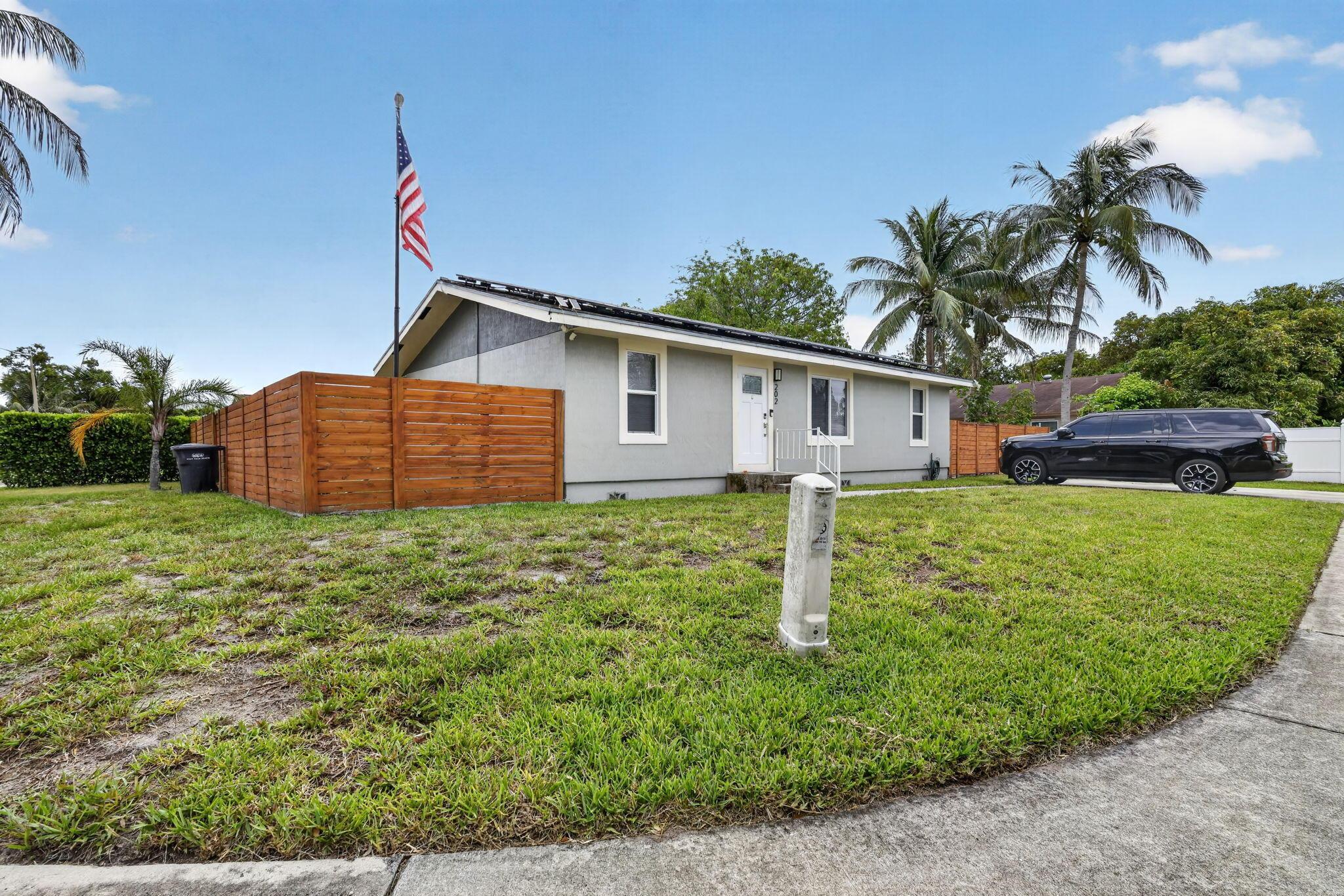 202 Elaine Circle W, West Palm Beach, FL 33409, West Palm Beach - Photo 2