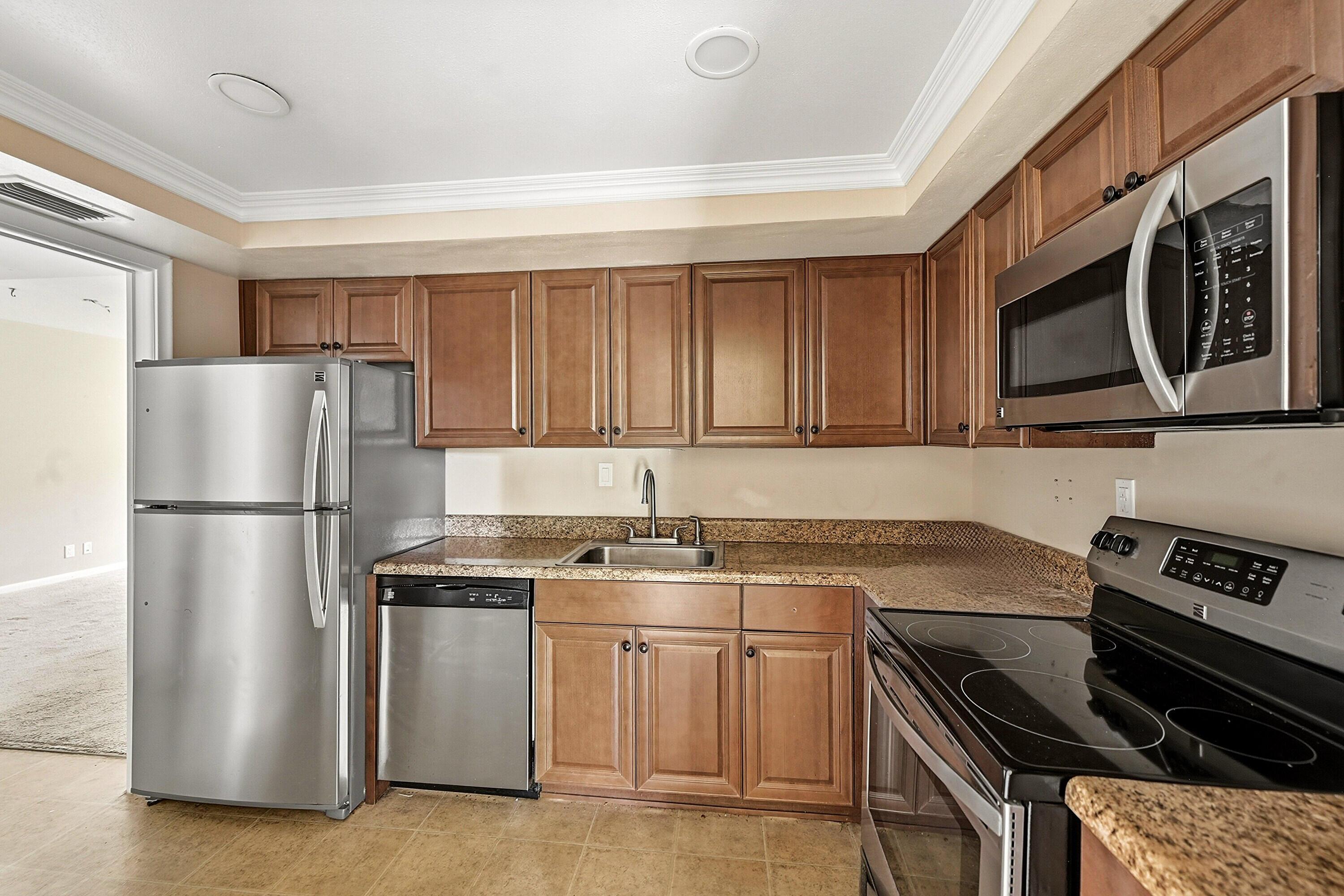 5570 Tamberlane Circle 229, Palm Beach Gardens, FL 33418, Palm Beach Gardens - Photo 3