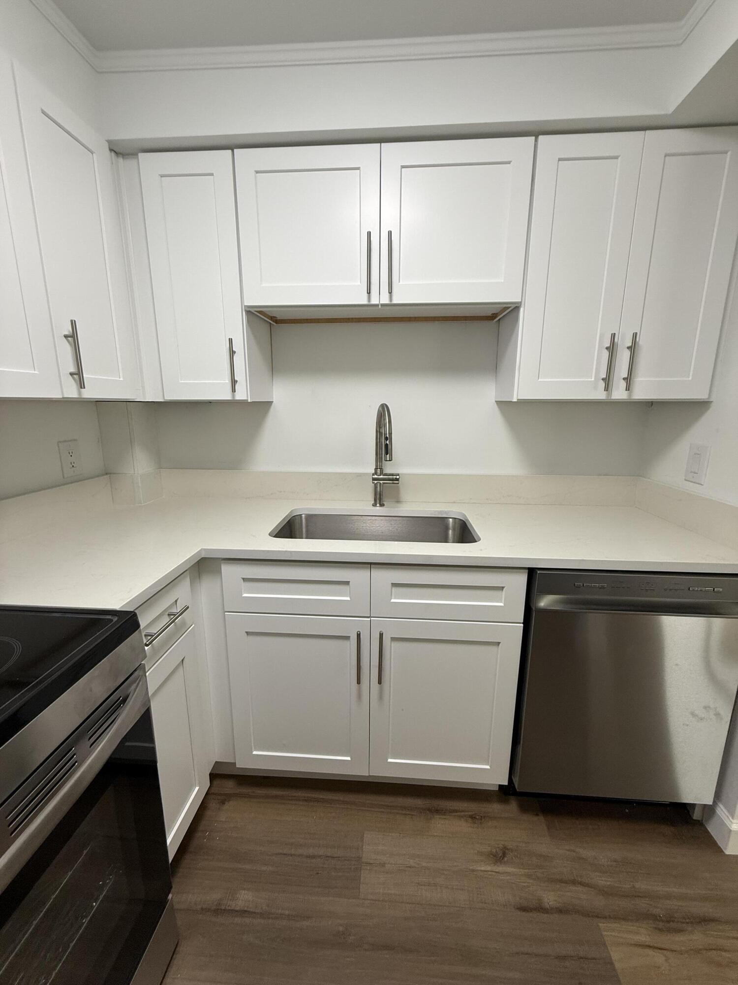 412 Northlake Court Apt 5, North Palm Beach, FL 33408, North Palm Beach - Photo 4