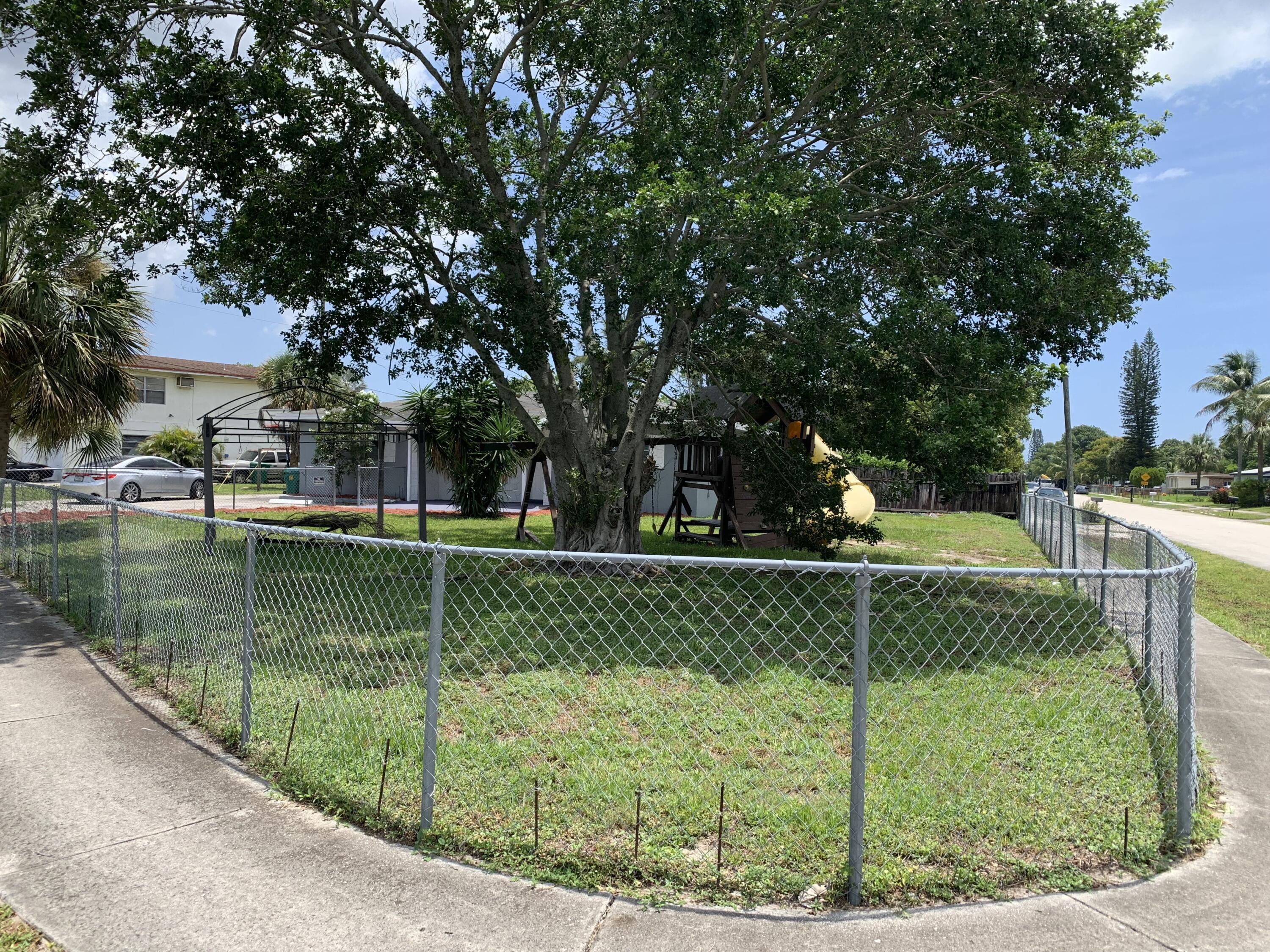 240 NW 38th Avenue, Lauderhill, FL 33311, Lauderhill - Photo 3