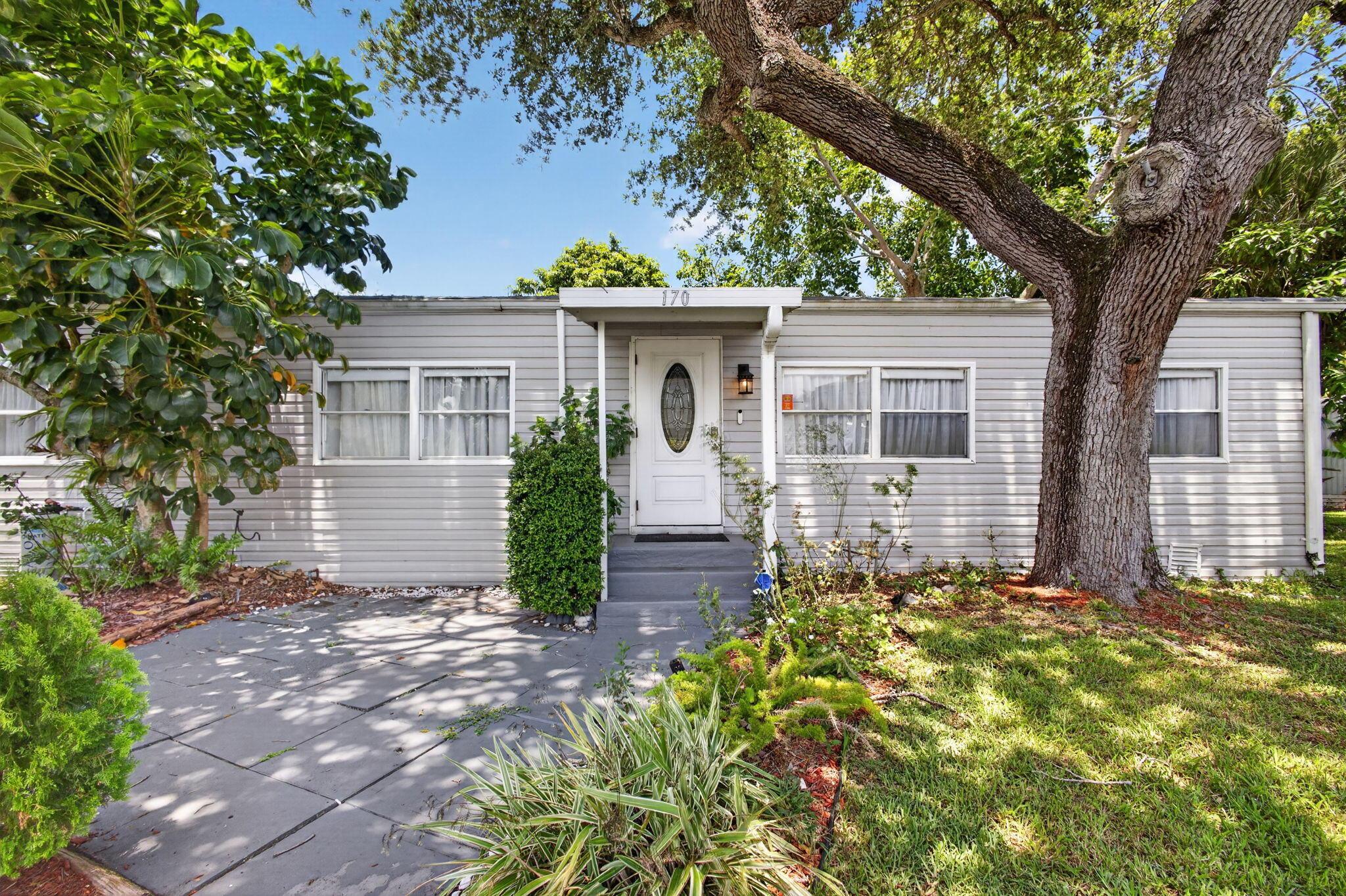 170 Maple Avenue W, Palm Beach Gardens, FL 33410, Palm Beach Gardens - Photo 5
