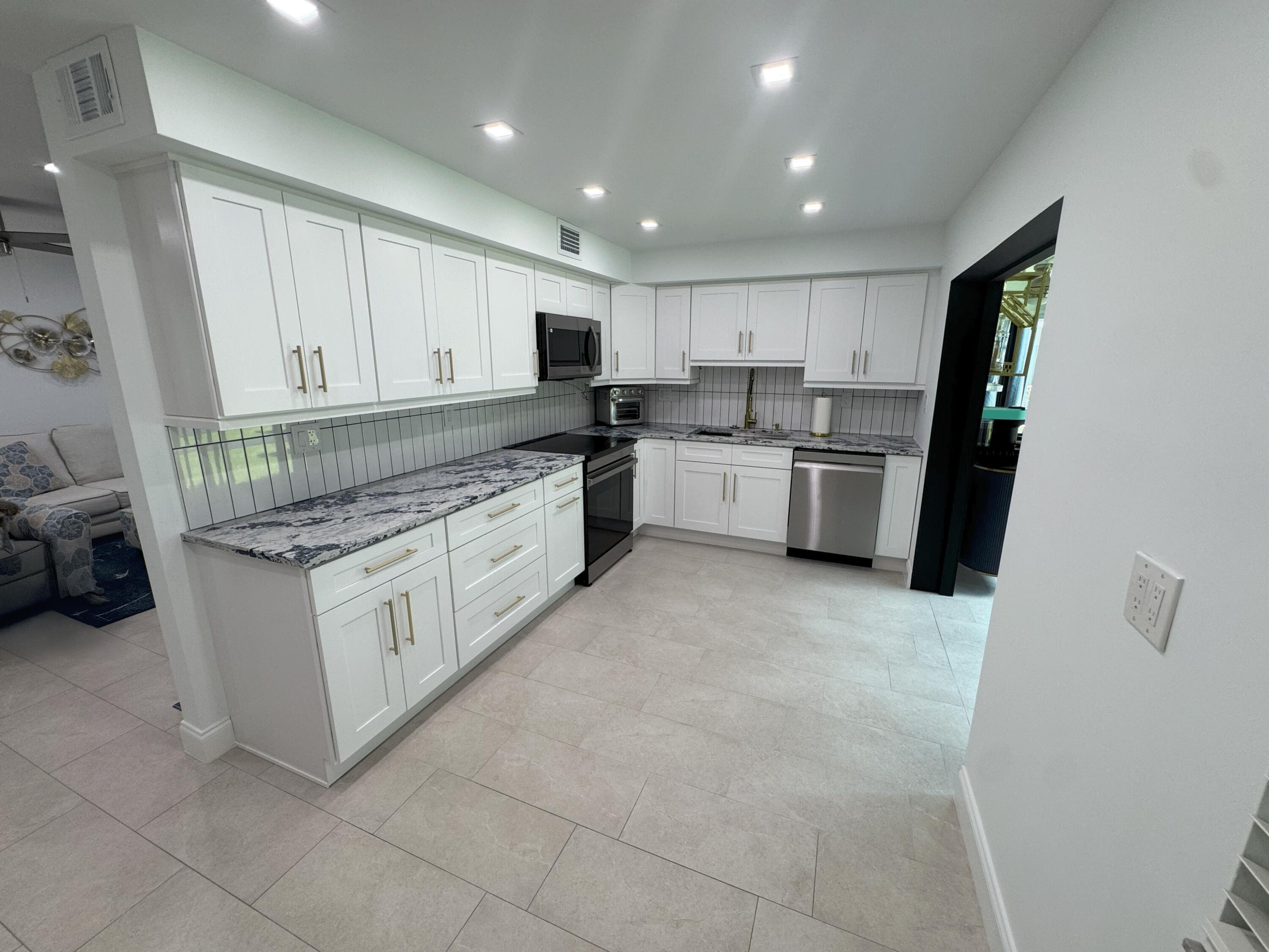 18 Piedmont A, Delray Beach, FL 33484, Delray Beach - Photo 4