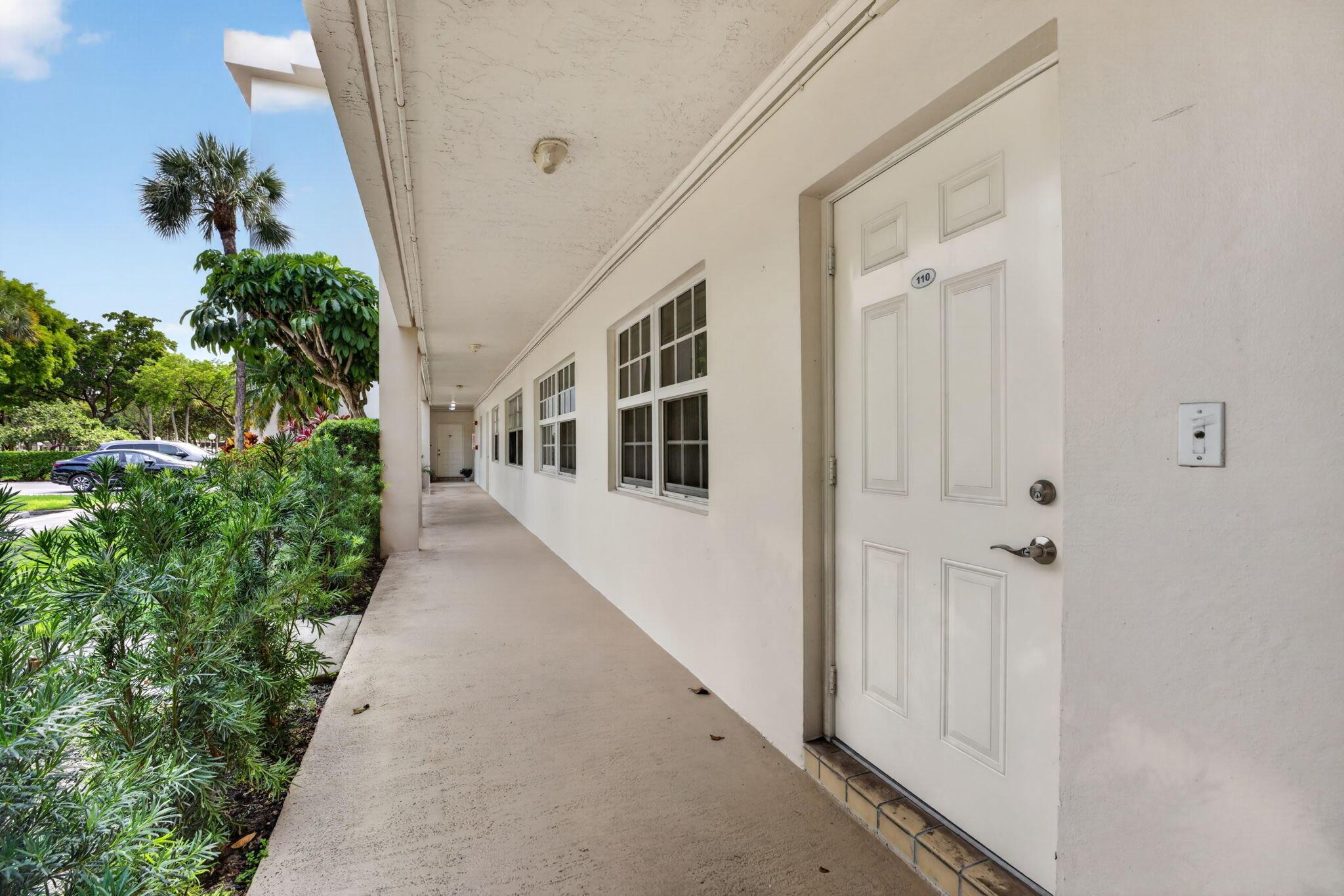 3960 Oaks Clubhouse 110, Pompano Beach, FL 33069, Pompano Beach - Photo 2