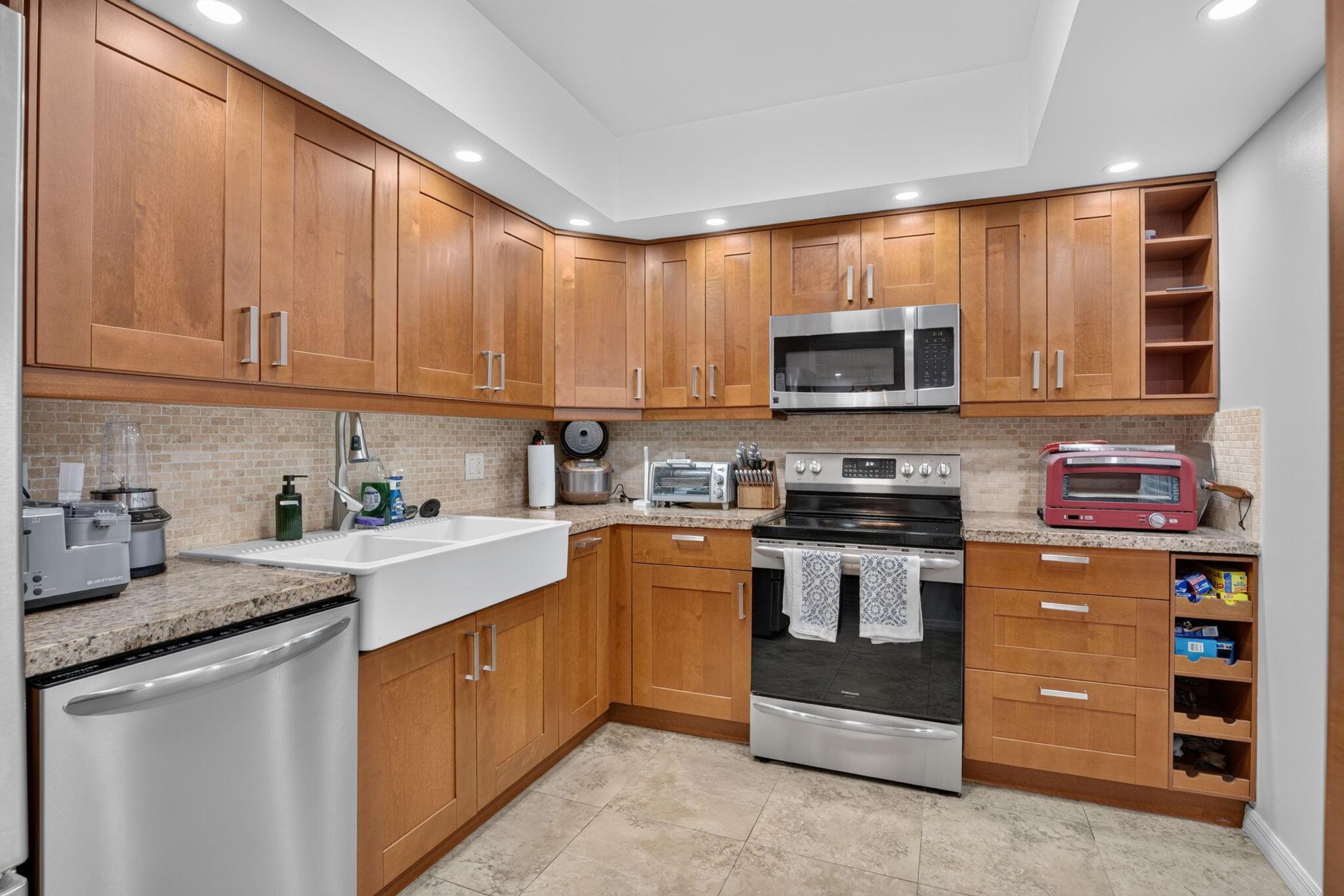 3960 Oaks Clubhouse 110, Pompano Beach, FL 33069, Pompano Beach - Photo 4