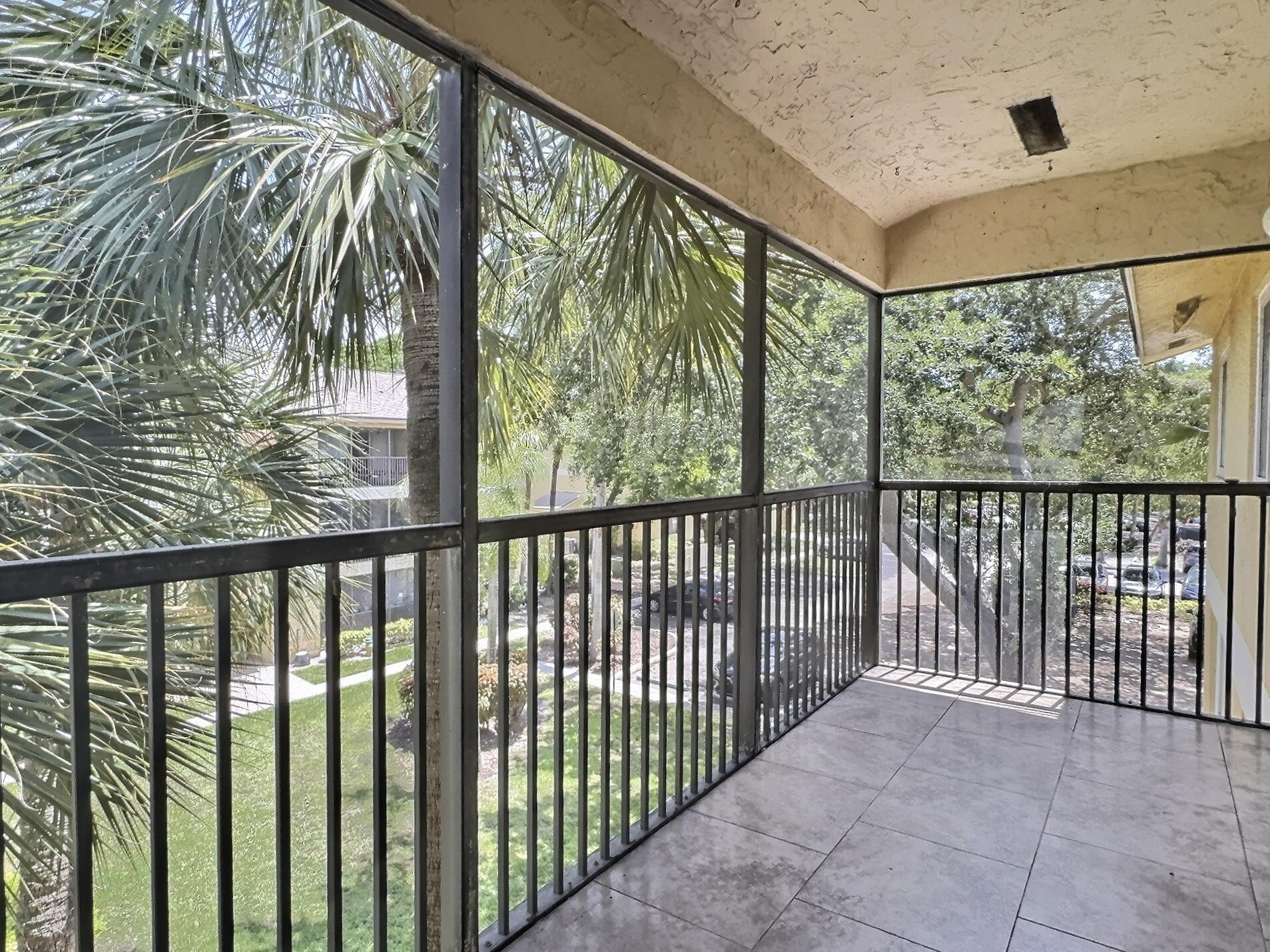 3017 N Oakland Forest Drive 308, Oakland Park, FL 33309, Oakland Park - Photo 2