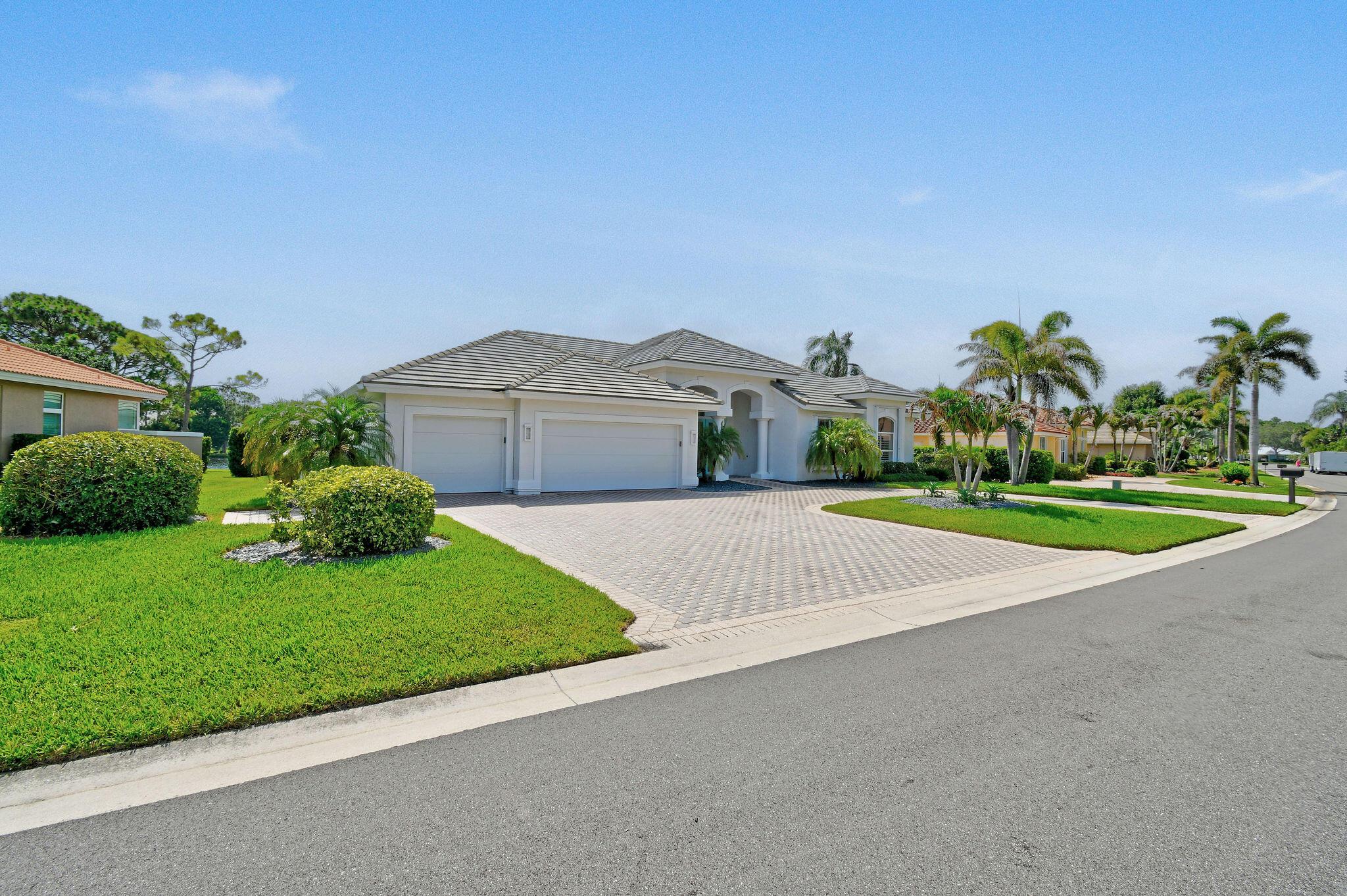 8091 SE Woodlake Lane W, Hobe Sound, FL 33455, Hobe Sound - Photo 3