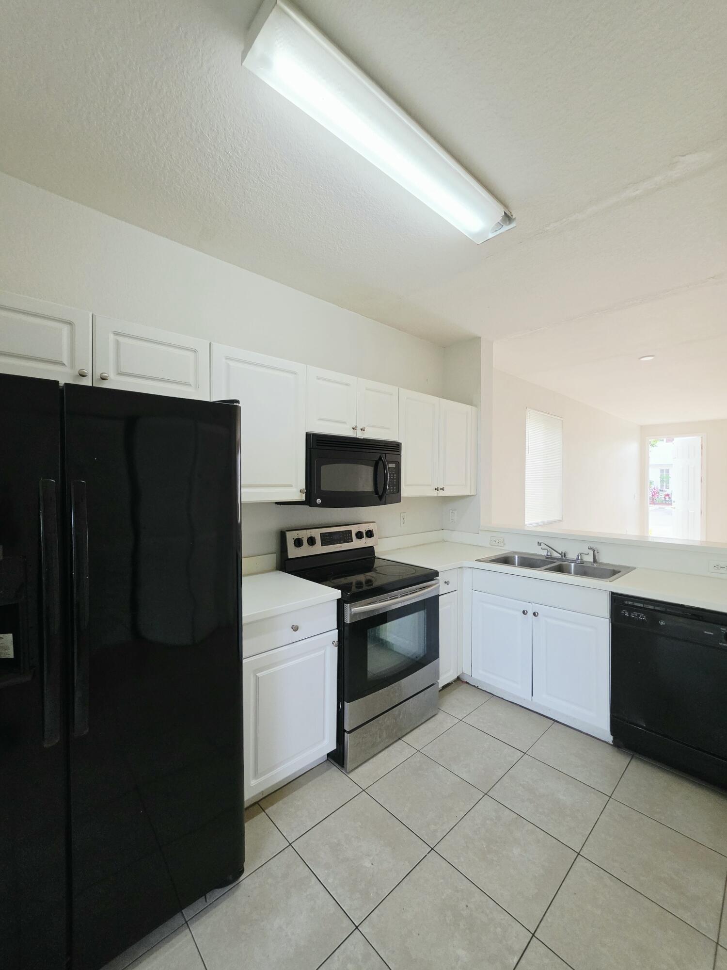 4154 Napoli Lake Drive, Riviera Beach, FL 33410, Riviera Beach - Photo 4