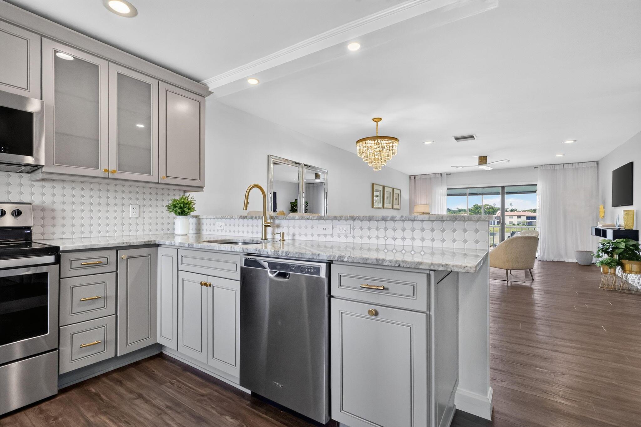 21219 Lago Circle 5j, Boca Raton, FL 33433, Boca Raton - Photo 4