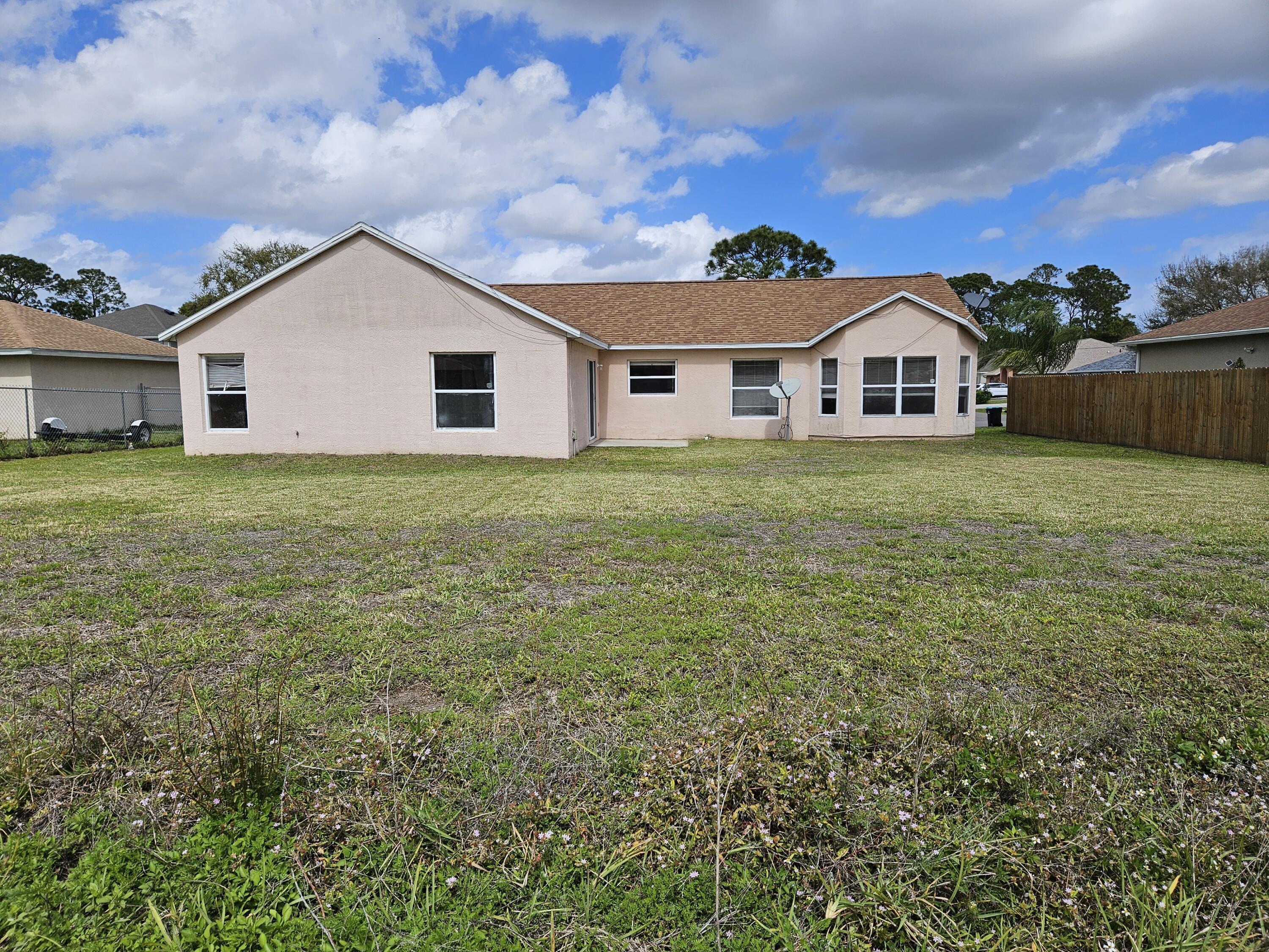 570 Ontario Street NW, Palm Bay, FL 32907, Palm Bay - Photo 2
