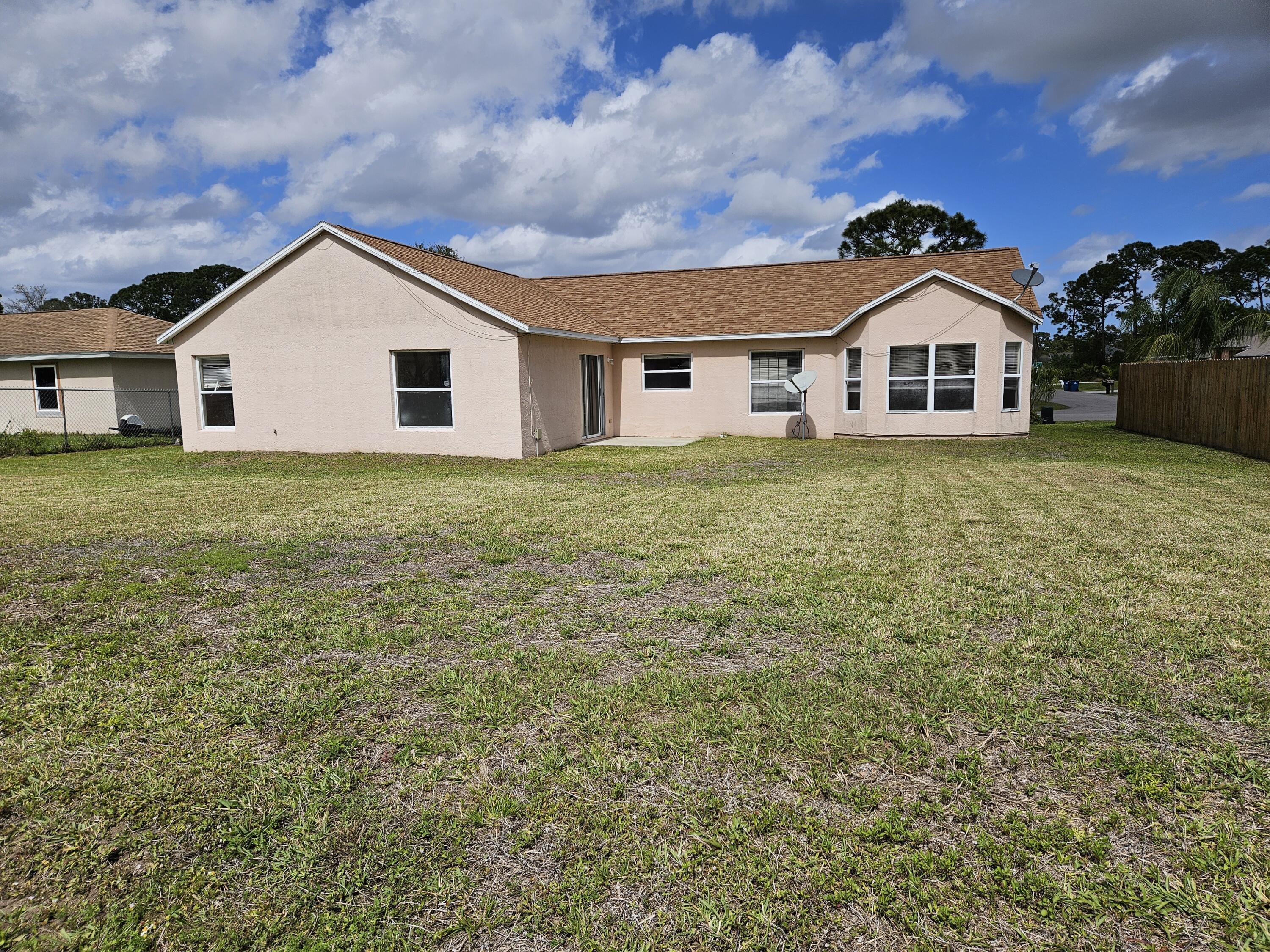 570 Ontario Street NW, Palm Bay, FL 32907, Palm Bay - Photo 4