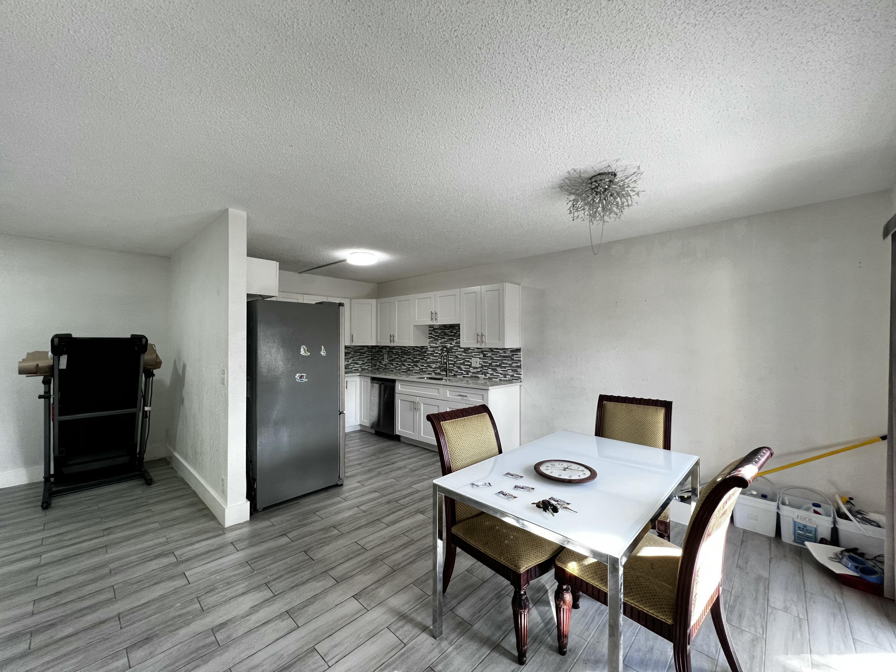 295 Woodland Road, Palm Springs, FL 33461, Palm Springs - Photo 3