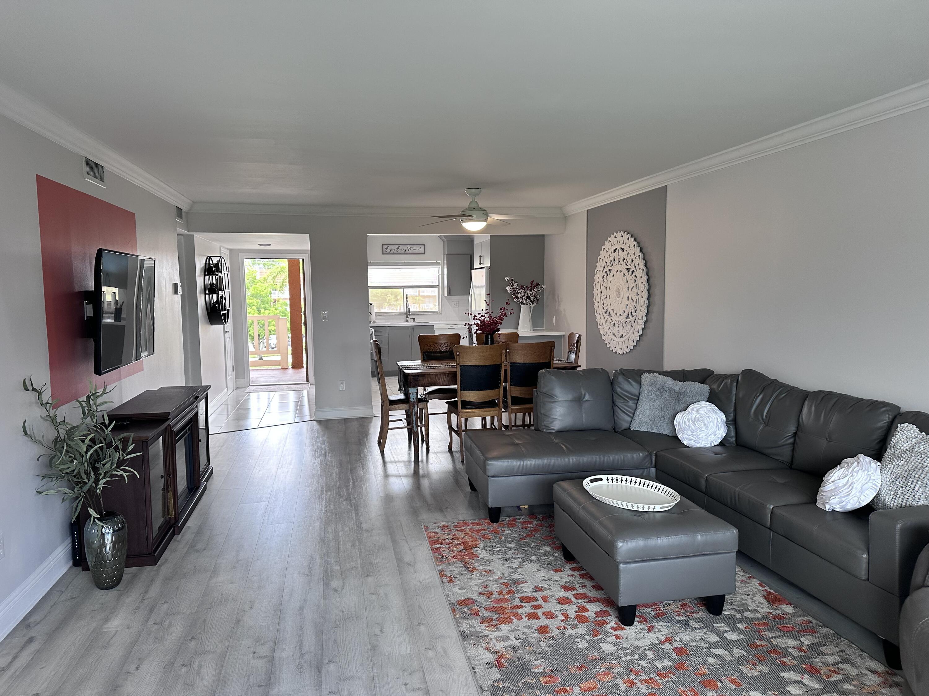 9300 Sunrise Lakes Boulevard 309, Sunrise, FL 33322, Sunrise - Photo 4