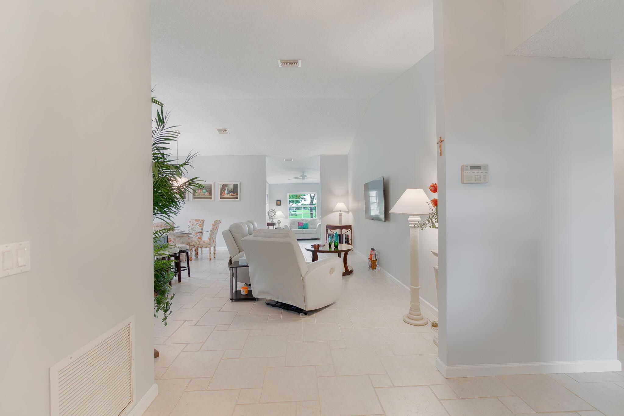 5487 Crystal Anne Drive, West Palm Beach, FL 33417, West Palm Beach - Photo 5