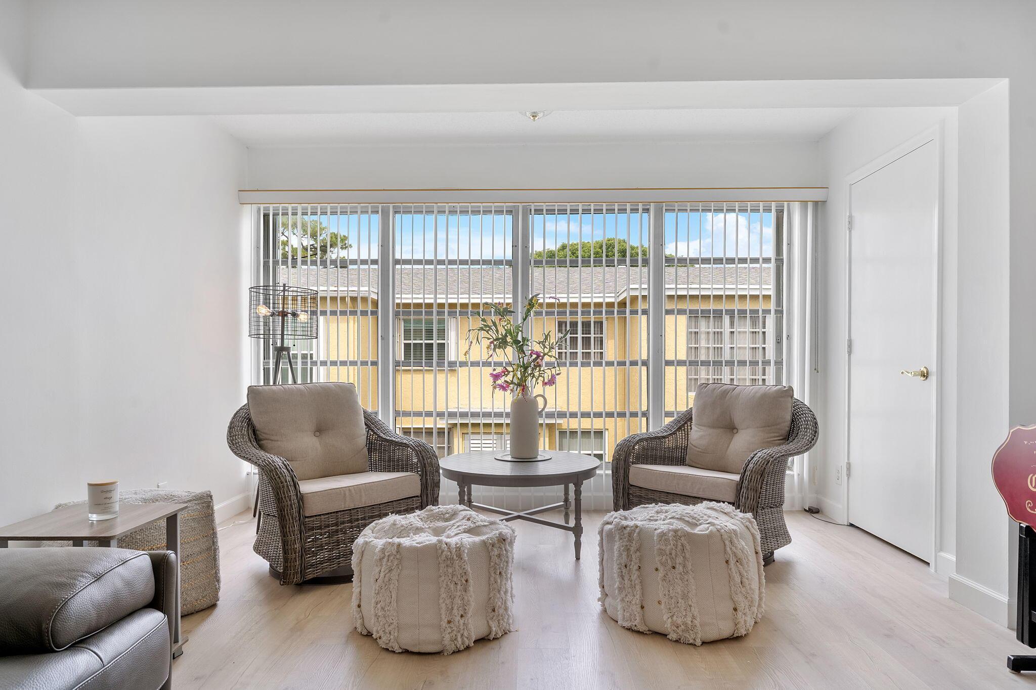 1110 Boxwood Drive 202, Delray Beach, FL 33445, Delray Beach - Photo 4
