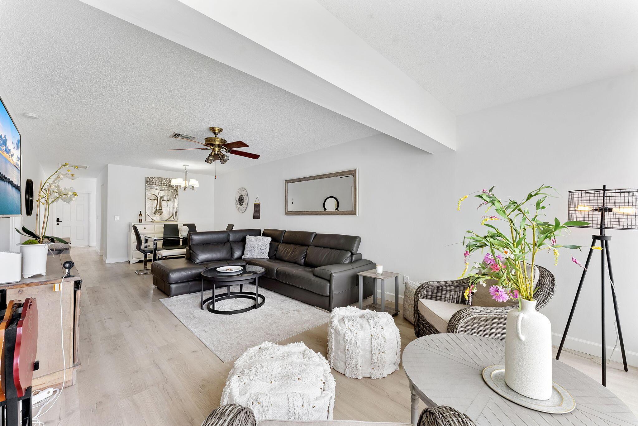1110 Boxwood Drive 202, Delray Beach, FL 33445, Delray Beach - Photo 2