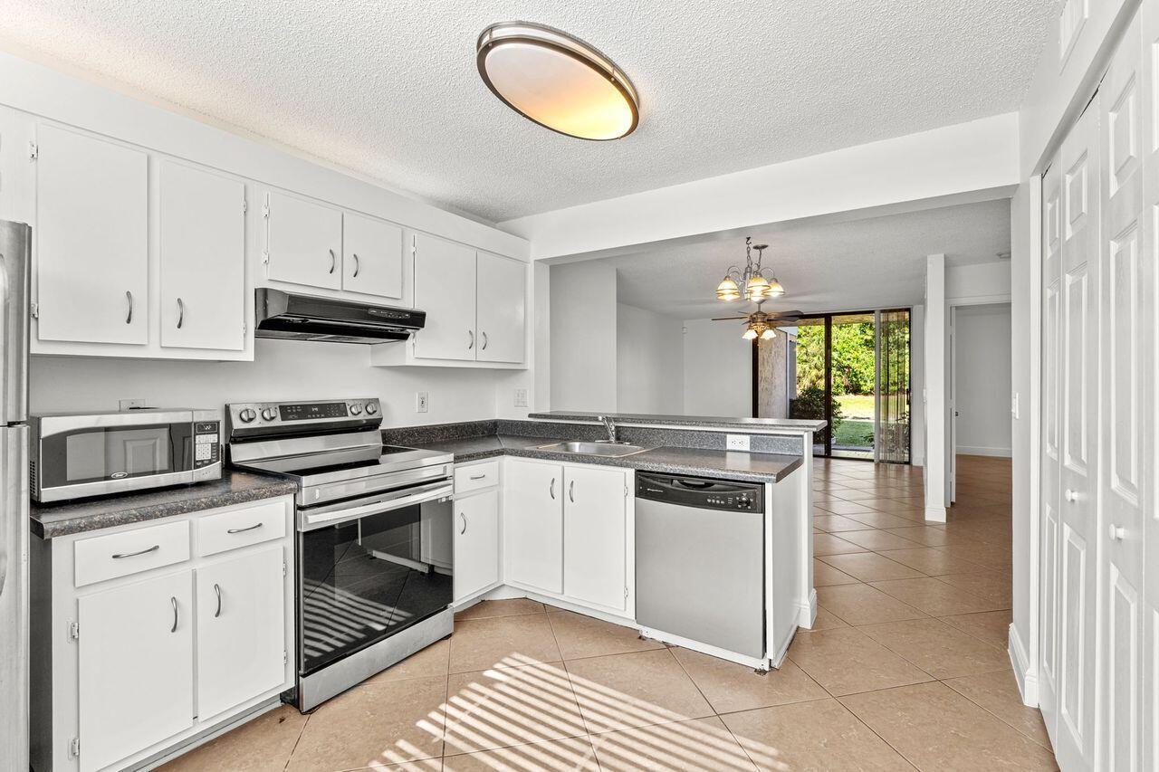 5701 Riverside Drive 106b6, Coral Springs, FL 33067, Coral Springs - Photo 2