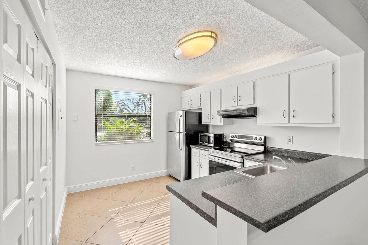 5701 Riverside Drive 106b6, Coral Springs, FL 33067, Coral Springs - Photo 3