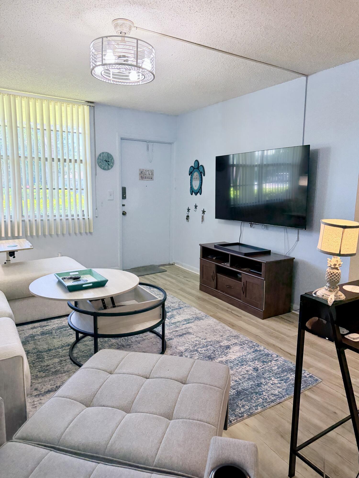 2400 NE 10th Street 106, Pompano Beach, FL 33062, Pompano Beach - Photo 5