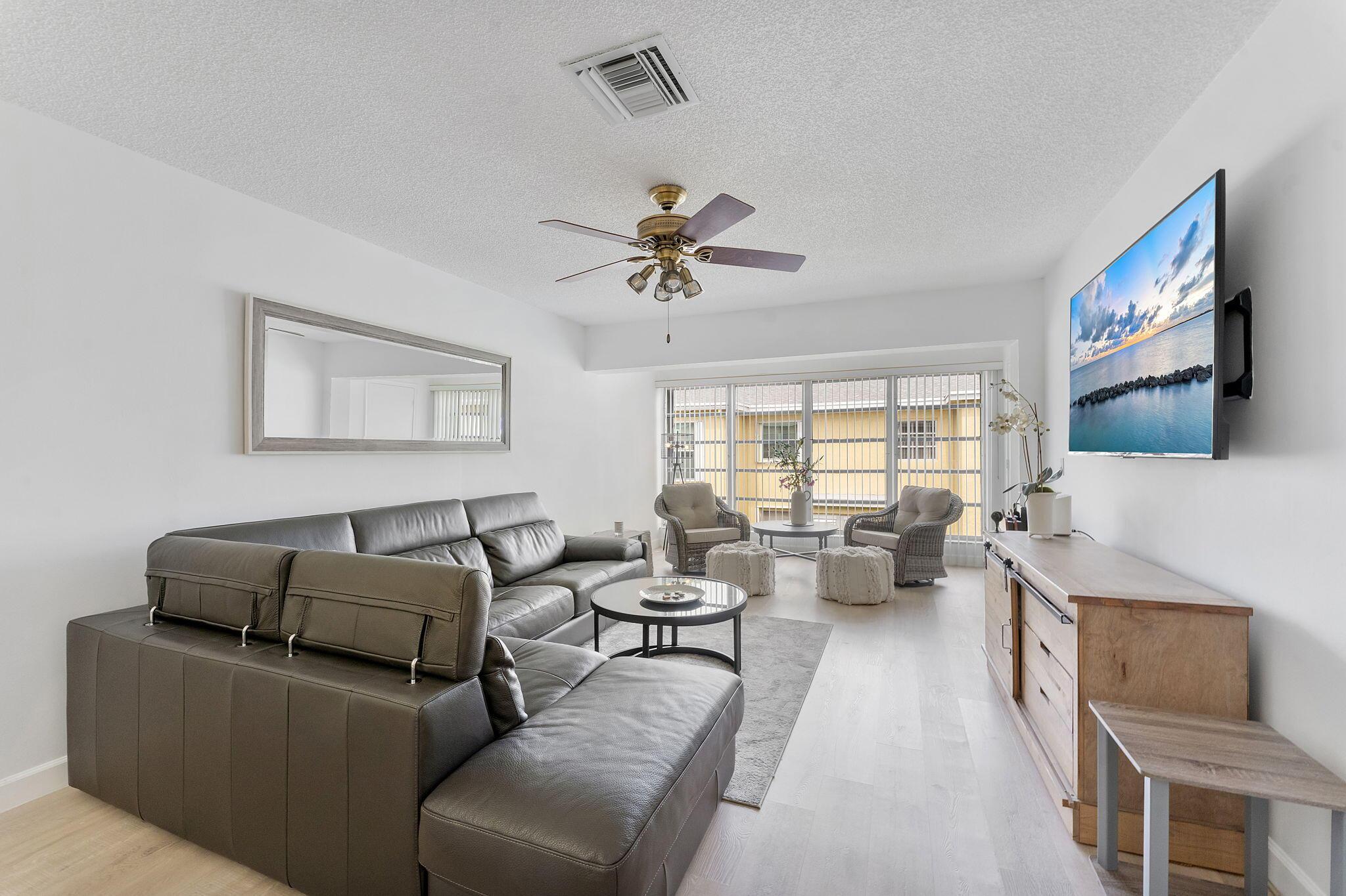 1110 Boxwood Drive 202, Delray Beach, FL 33445, Delray Beach - Photo 5