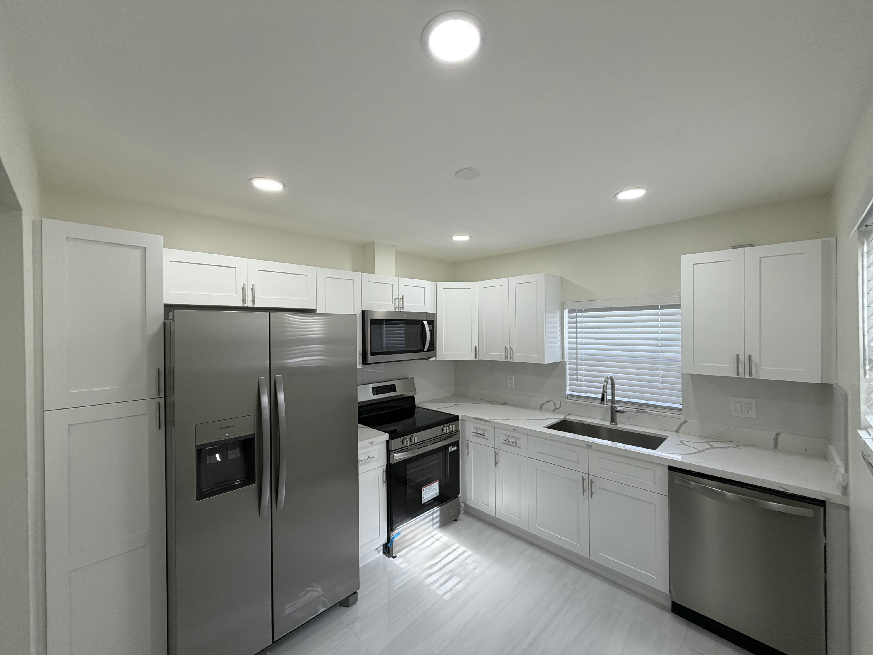 1823 Abbey Road, West Palm Beach, FL 33415, West Palm Beach