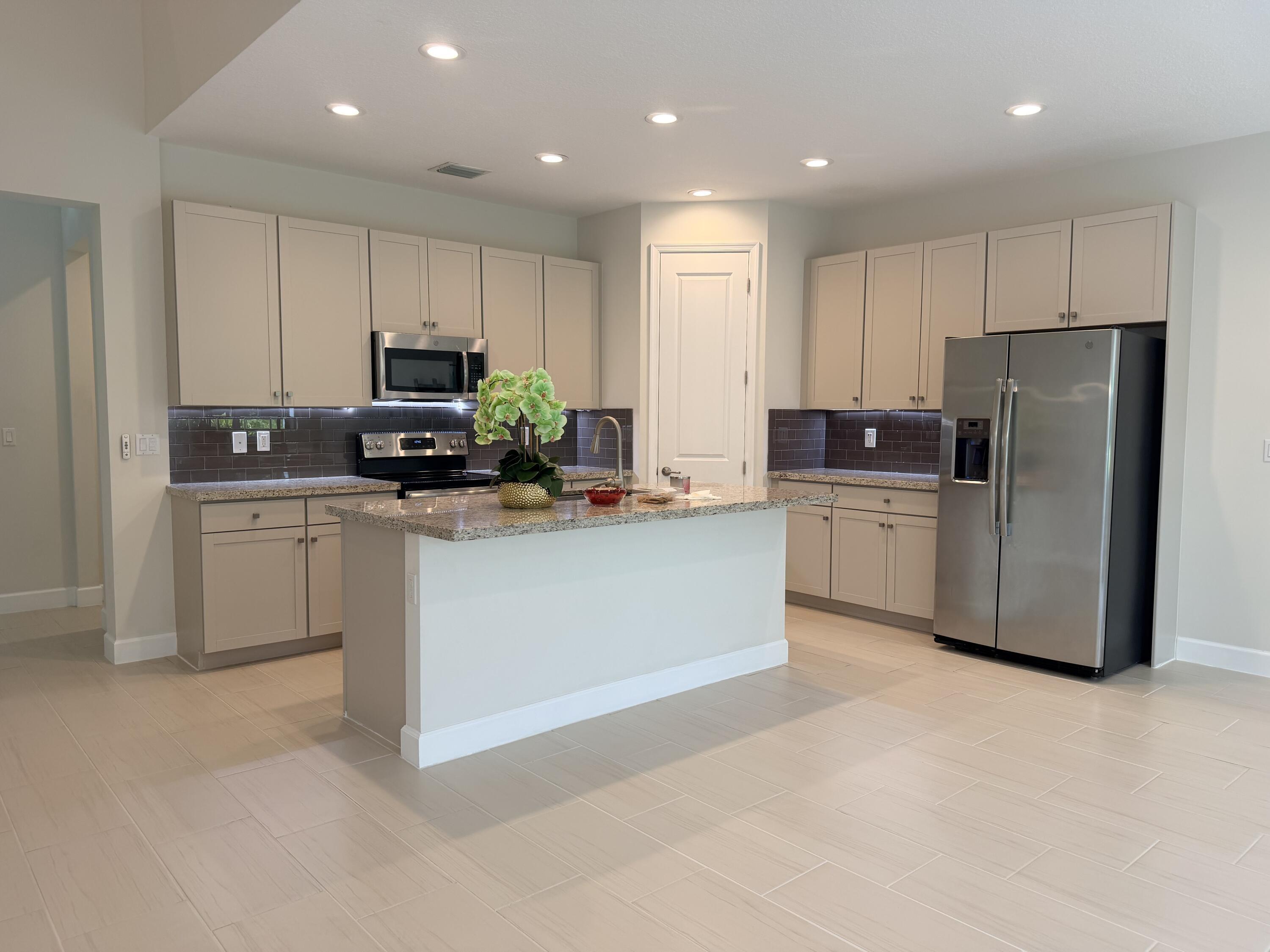 8951 Kingsmoor Way, Lake Worth, FL 33467, Lake Worth - Photo 4