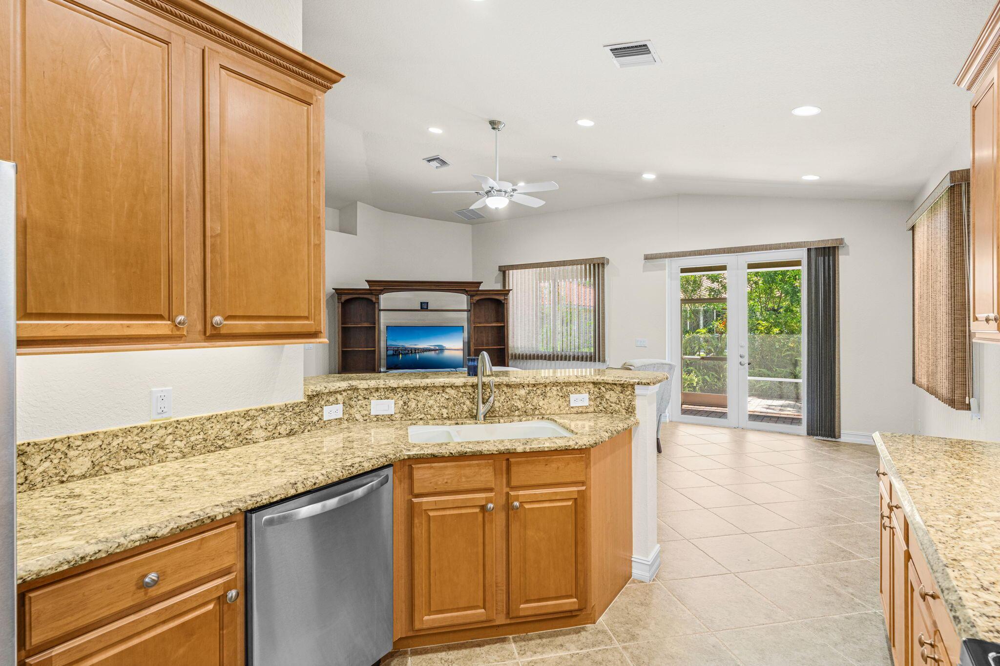 6223 Dorchester Way, Vero Beach, FL 32966, Vero Beach - Photo 4