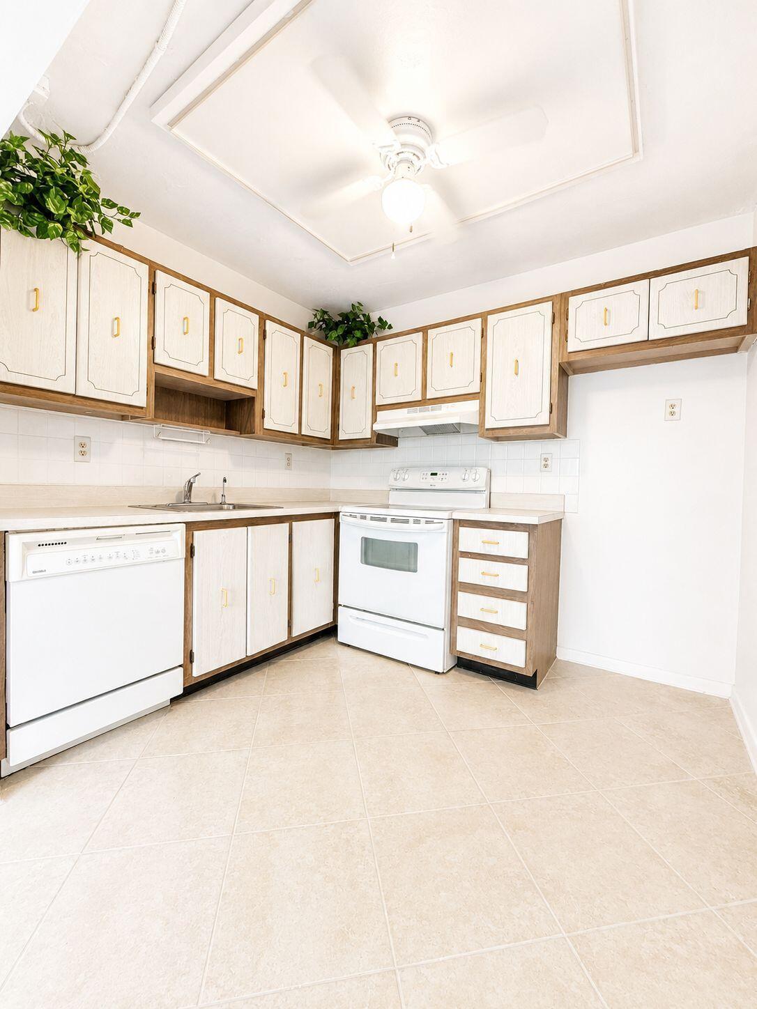 359 Capri H 359, Delray Beach, FL 33484, Delray Beach - Photo 3