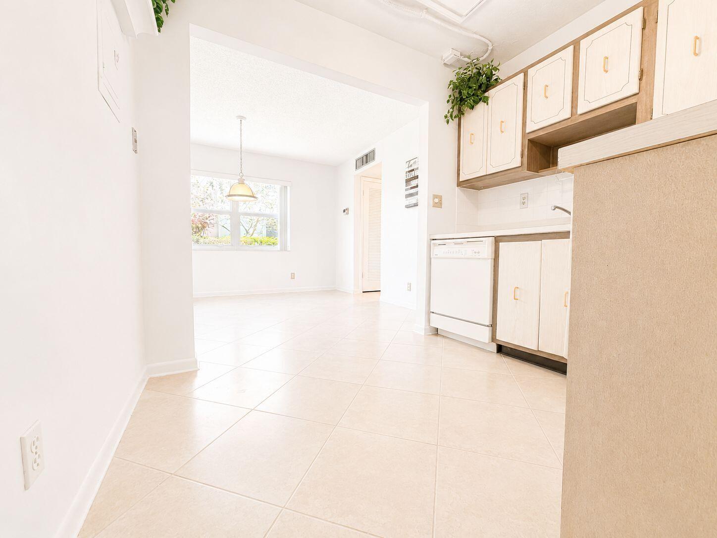 359 Capri H 359, Delray Beach, FL 33484, Delray Beach - Photo 4