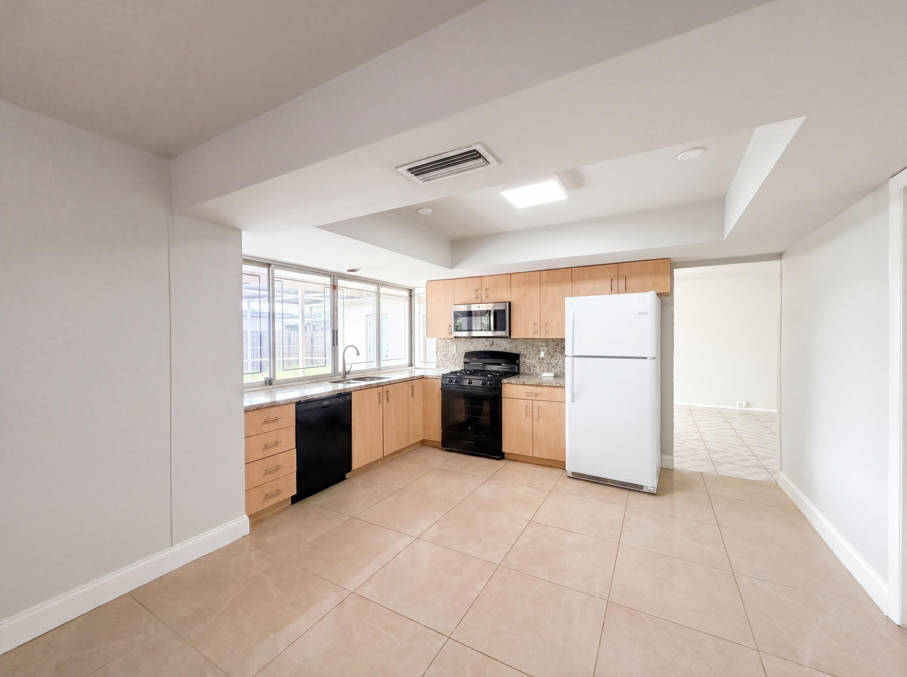 7141 Harbour Boulevard, Miramar, FL 33023, Miramar - Photo 2