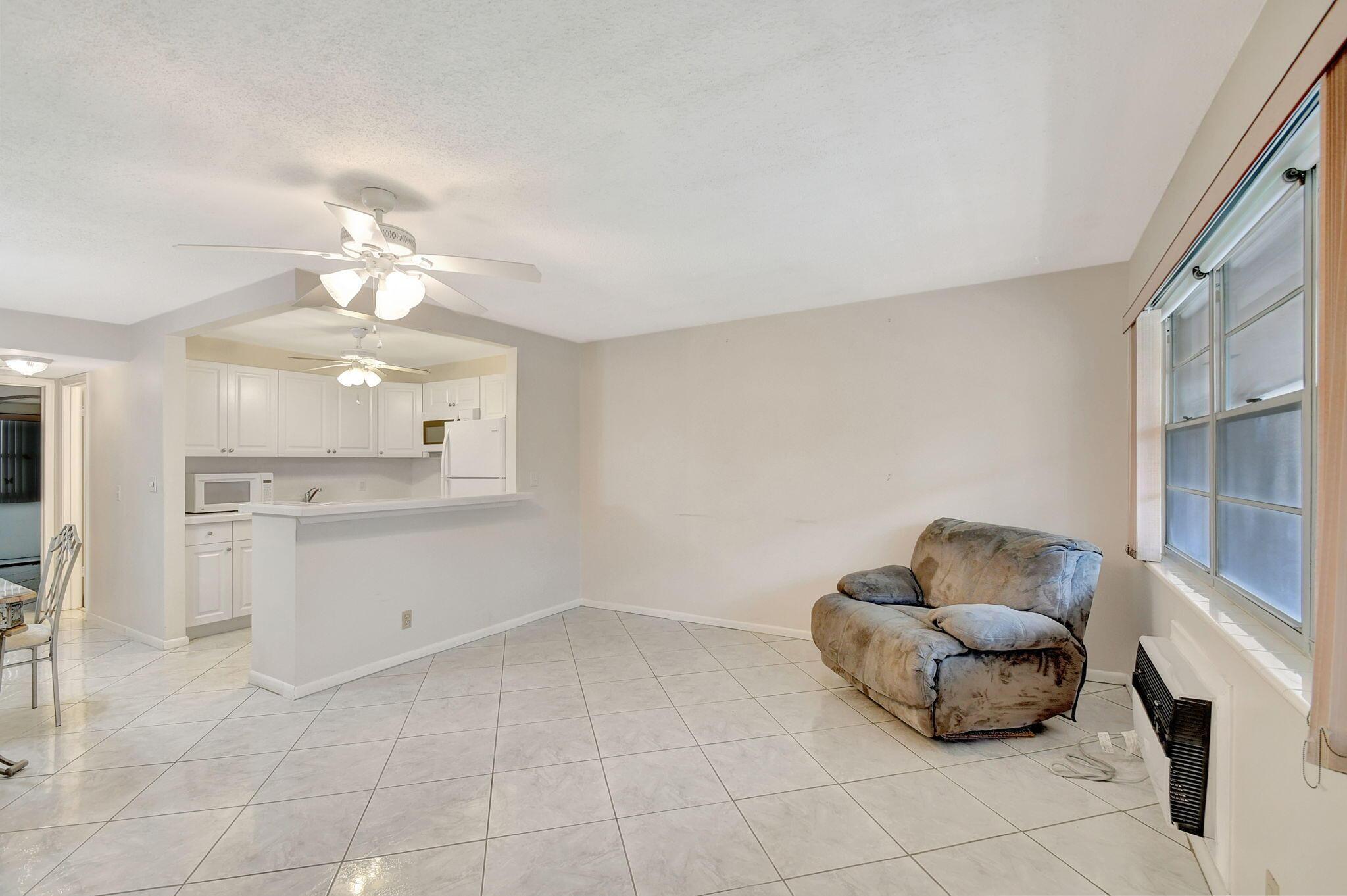 70 Camden C, West Palm Beach, FL 33417, West Palm Beach - Photo 2