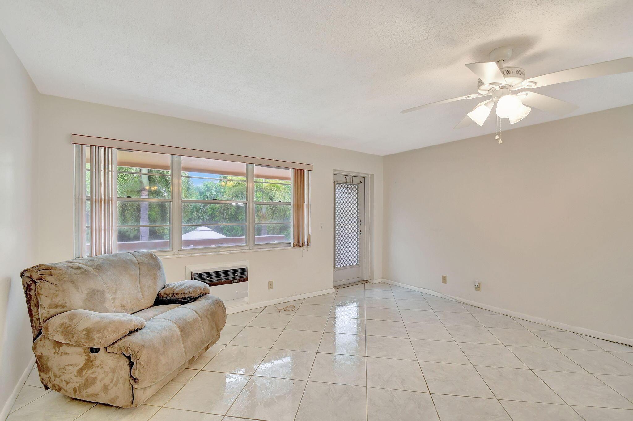 70 Camden C, West Palm Beach, FL 33417, West Palm Beach - Photo 3