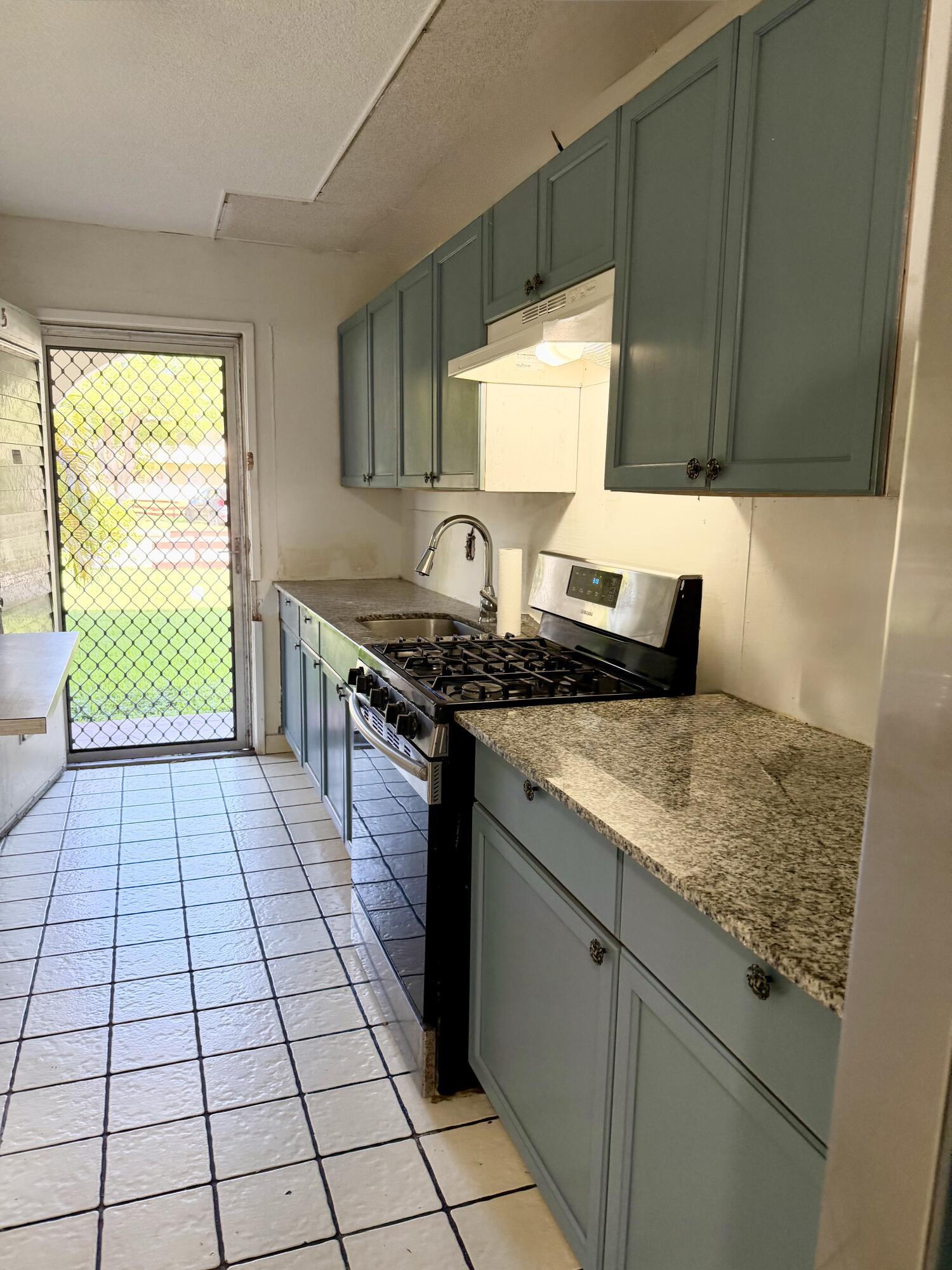 20330 NE 2nd Avenue D-5, Miami Gardens, FL 33179, Miami Gardens - Photo 4