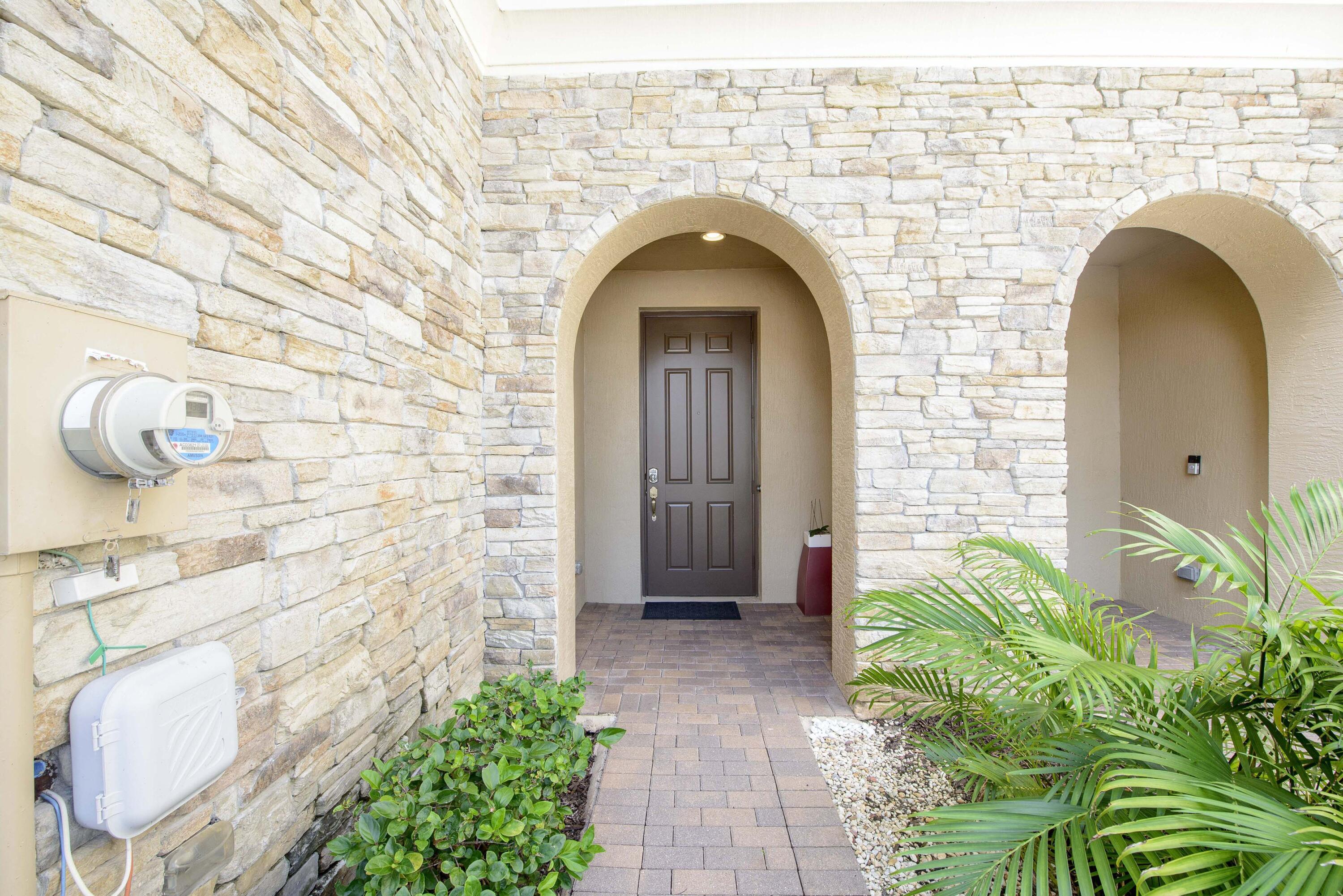 10355 Wellington Parc Drive, Wellington, FL 33449, Wellington - Photo 4