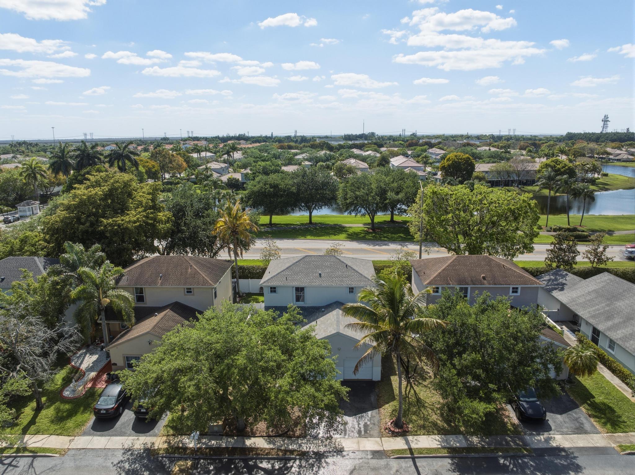 310 NW 207th Way, Pembroke Pines, FL 33029, Pembroke Pines - Photo 4