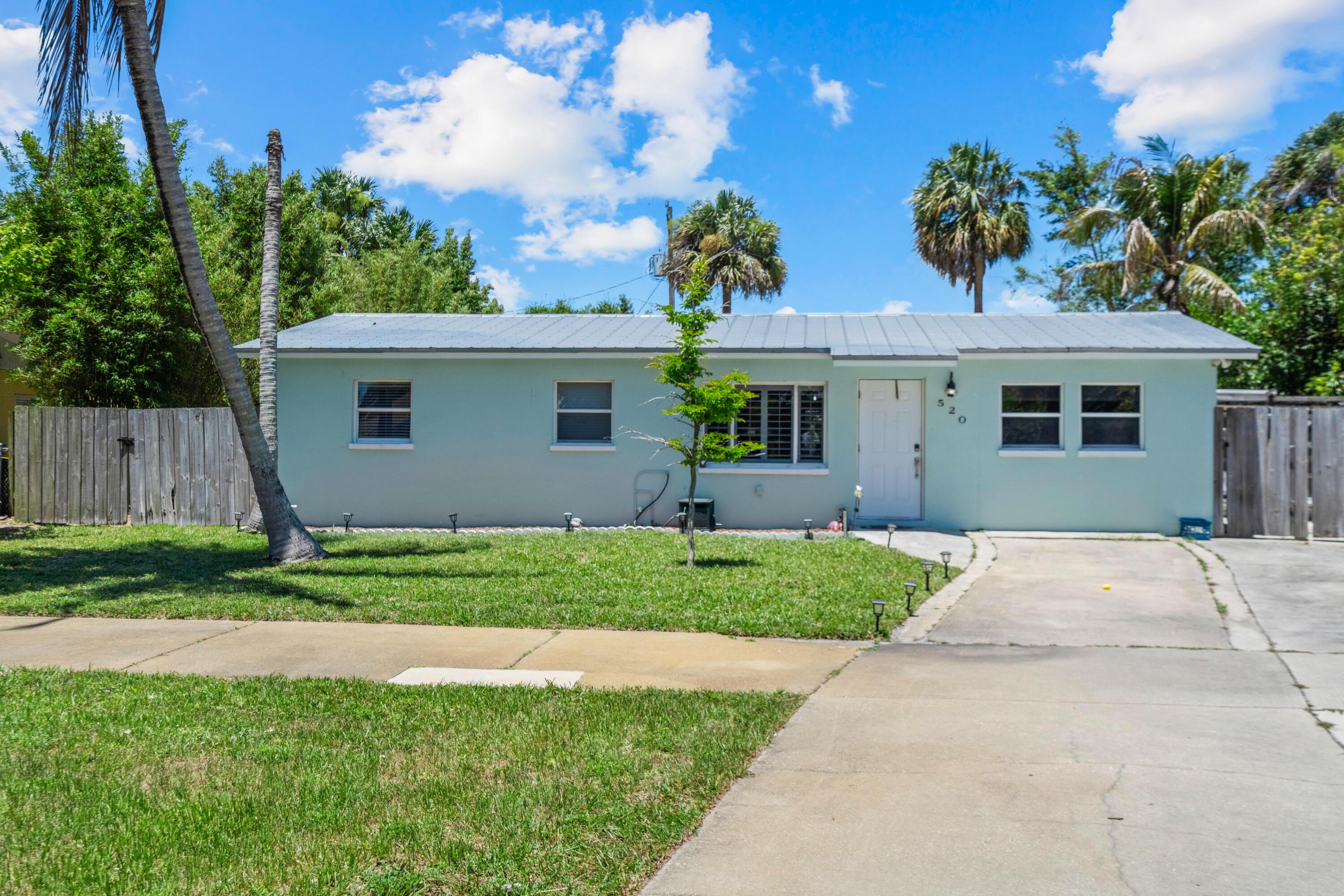 520 SE Dolphin Drive, Stuart, FL 34996, Stuart - Photo 2