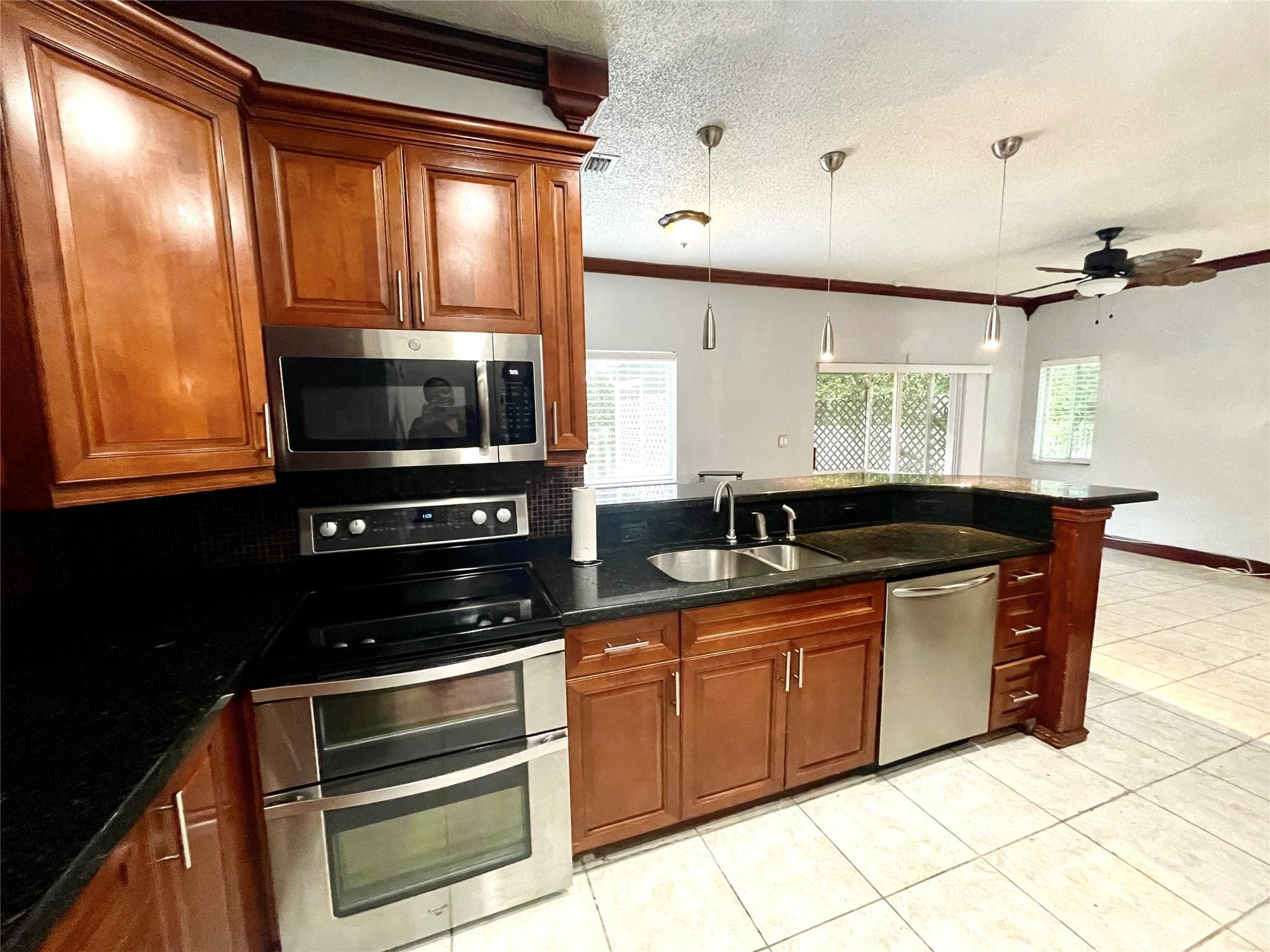 10348 SW 20th Street, Miramar, FL 33025, Miramar - Photo 4